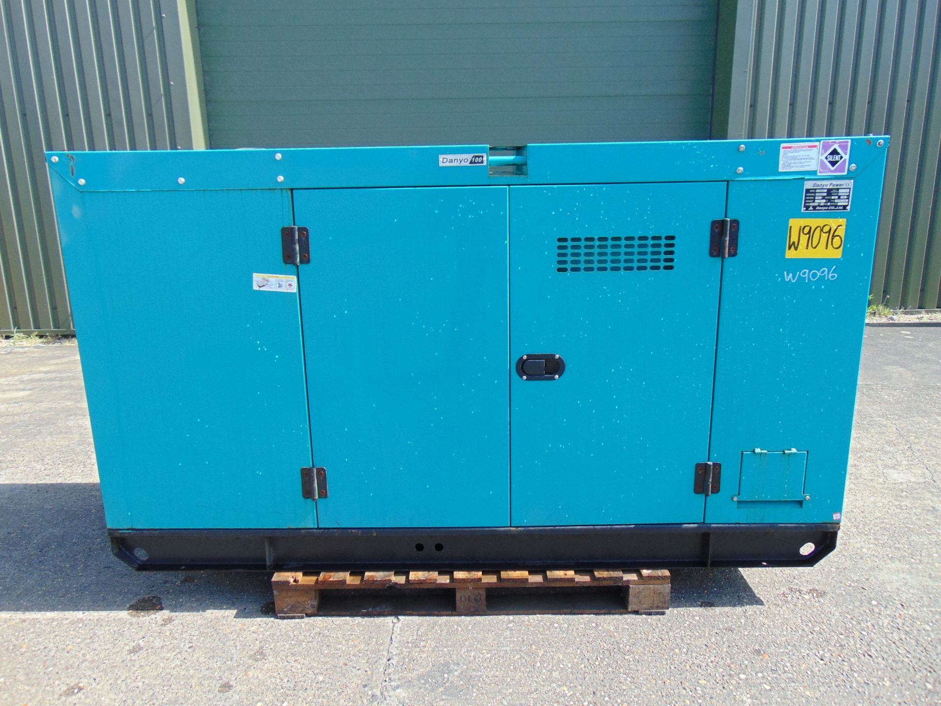 UNISSUED WITH TEST HOURS ONLY 100 KVA 3 Phase Diesel Generator Set