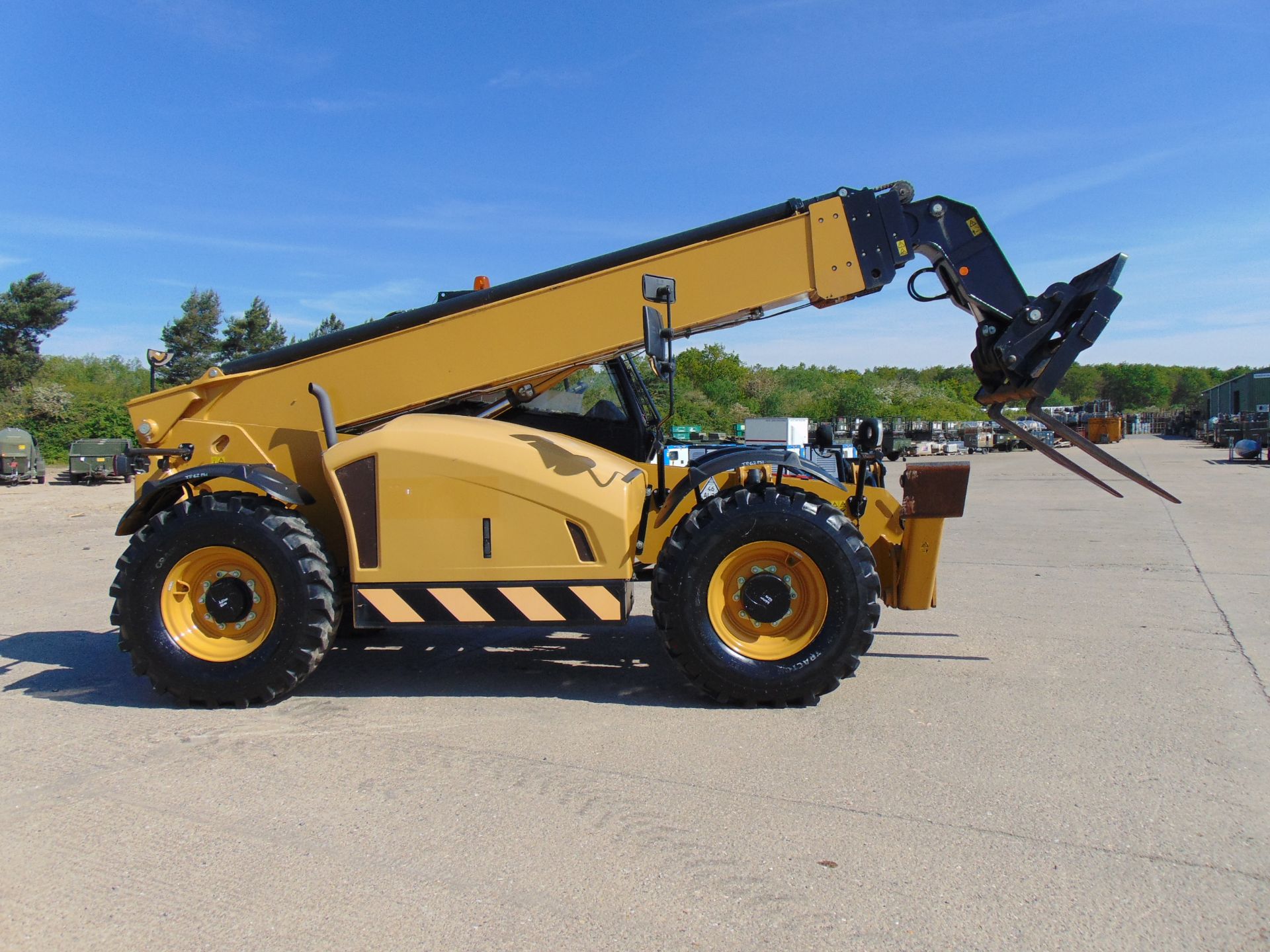 2014 Caterpillar TH417GC 4.0 ton Telehandler - Image 19 of 30