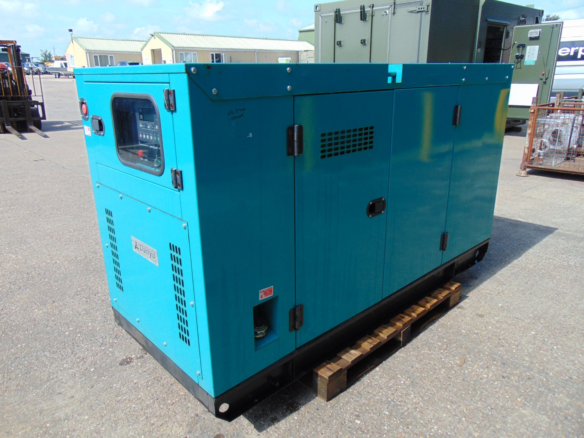 UNISSUED WITH TEST HOURS ONLY 100 KVA 3 Phase Diesel Generator Set - Image 4 of 20