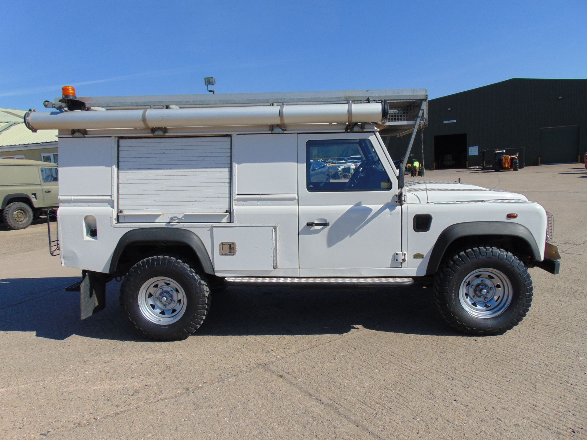 Land Rover Defender 110 Puma Hardtop 4x4 Special Utility (Mobile Workshop) complete with Winch - Image 5 of 27