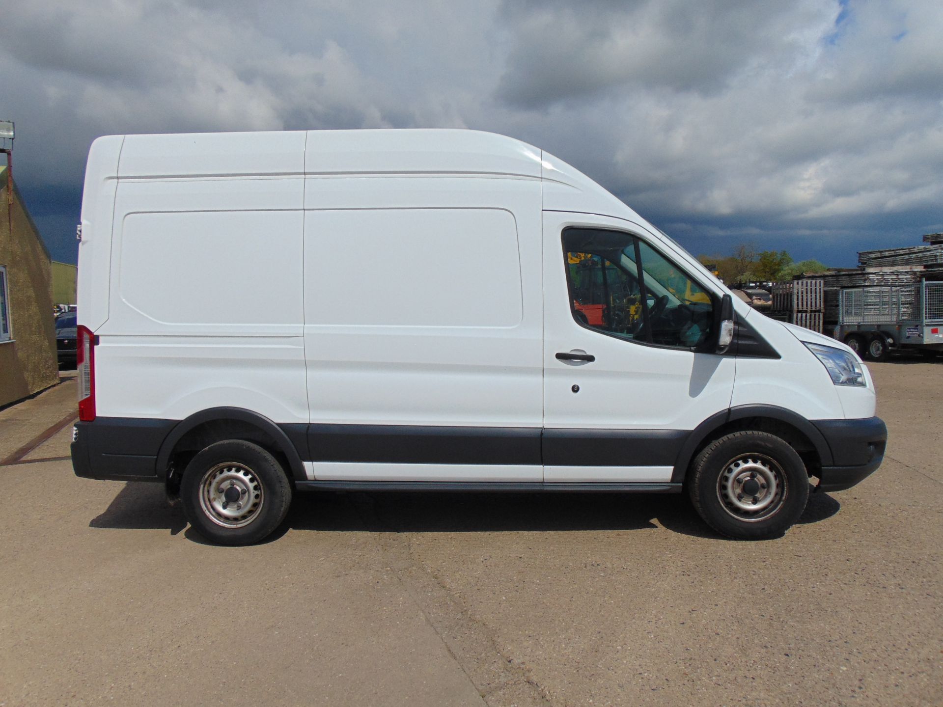 2014 Ford Transit 330 Panel Van - Image 5 of 17