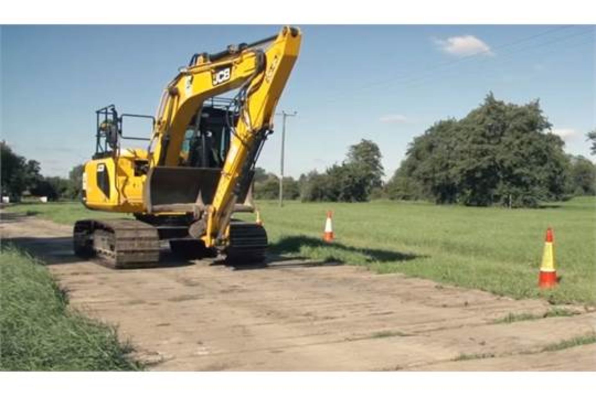 8 x 5m Hardwood Bog Mats for Excavators / Diggers etc - Image 7 of 7