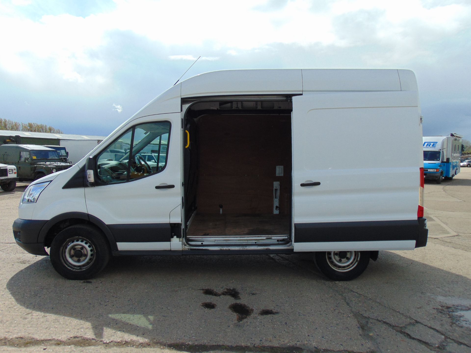 2014 Ford Transit 330 Panel Van - Image 9 of 17