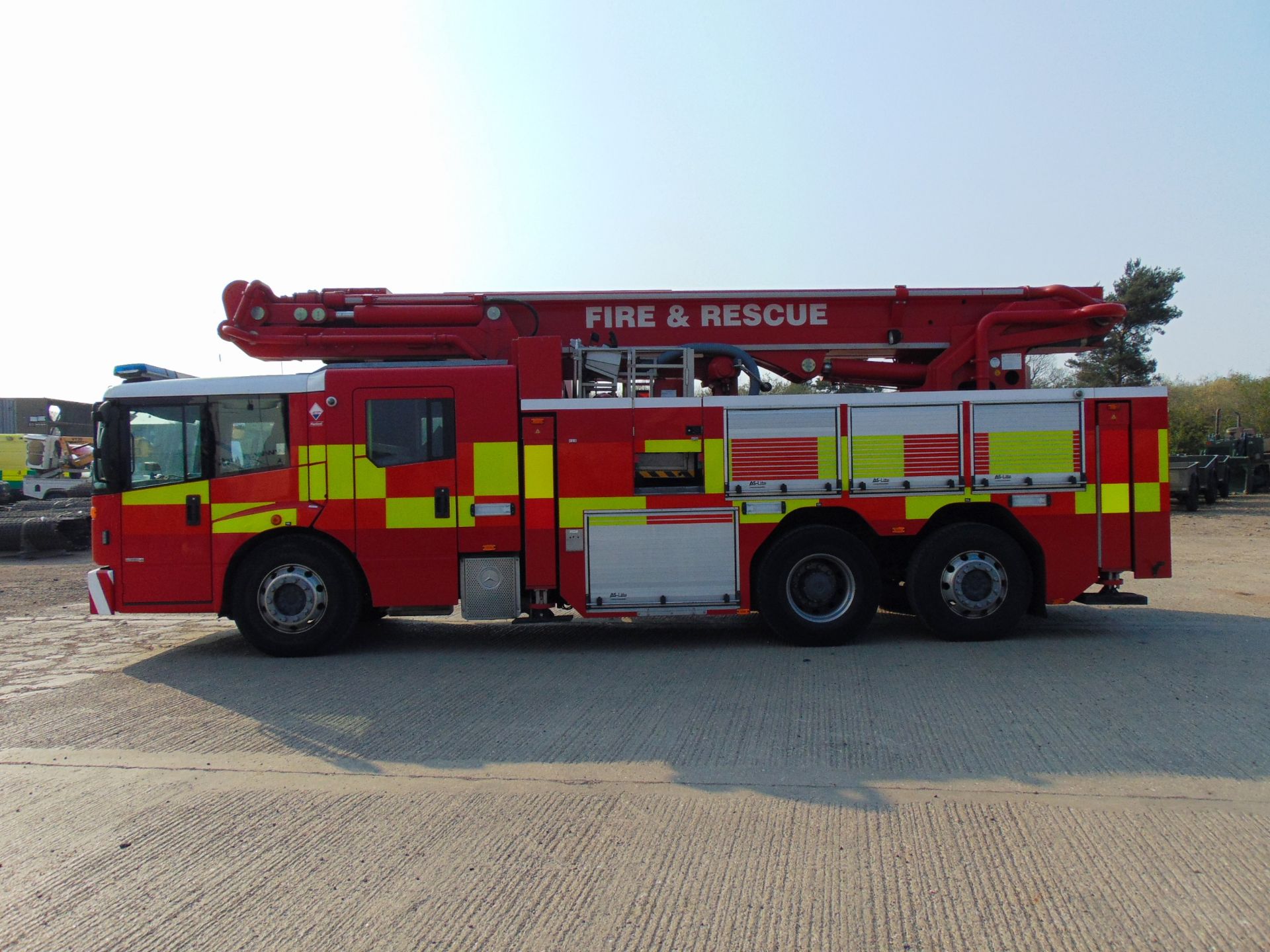 2008 Mercedes Econic 2633 CARP (Combined Aerial Rescue Pump) 6x2 Aerial Work Platform - Image 31 of 56