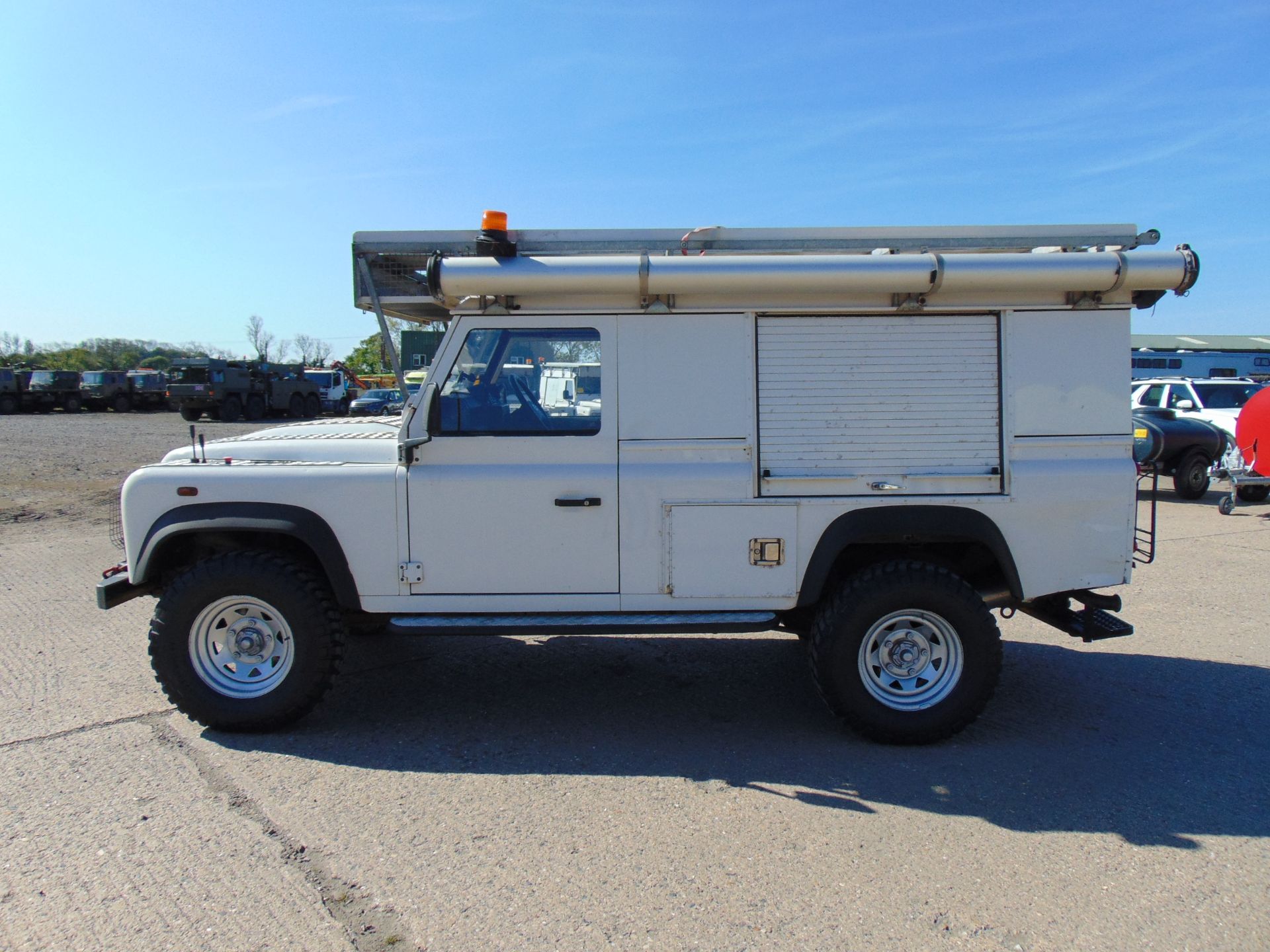 Land Rover Defender 110 Puma Hardtop 4x4 Special Utility (Mobile Workshop) complete with Winch - Image 4 of 27