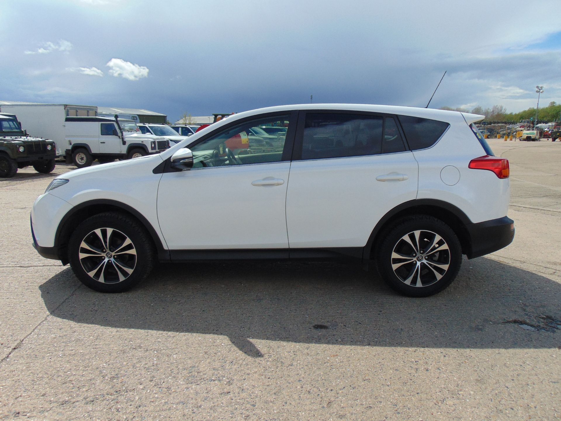 2015 Toyota RAV4 2.0 D-4D Icon AWD - Image 4 of 24