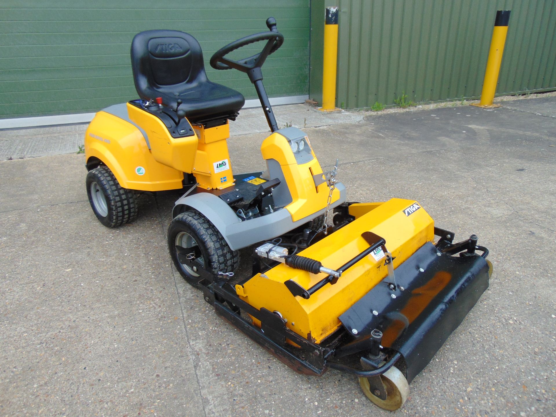 2013 Stiga Park Royal 4WD Ride On Flail Mower Lawn Tractor ONLY 67.9 HOURS! - Image 2 of 19