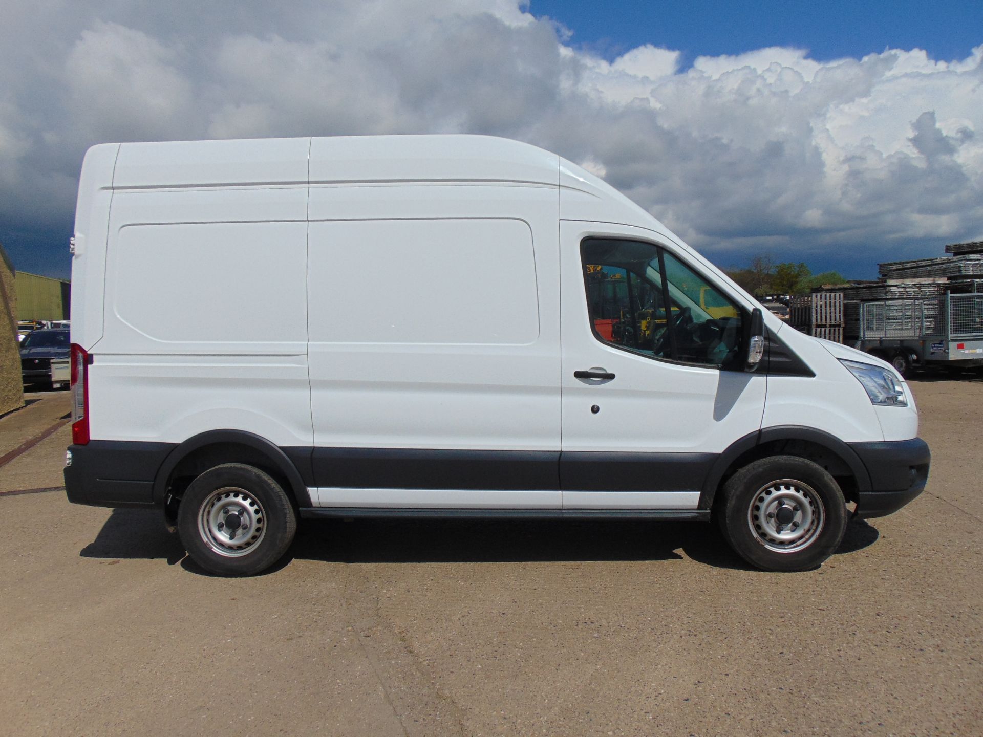 2014 Ford Transit 330 Panel Van ONLY 20,977 Miles!! - Image 5 of 17