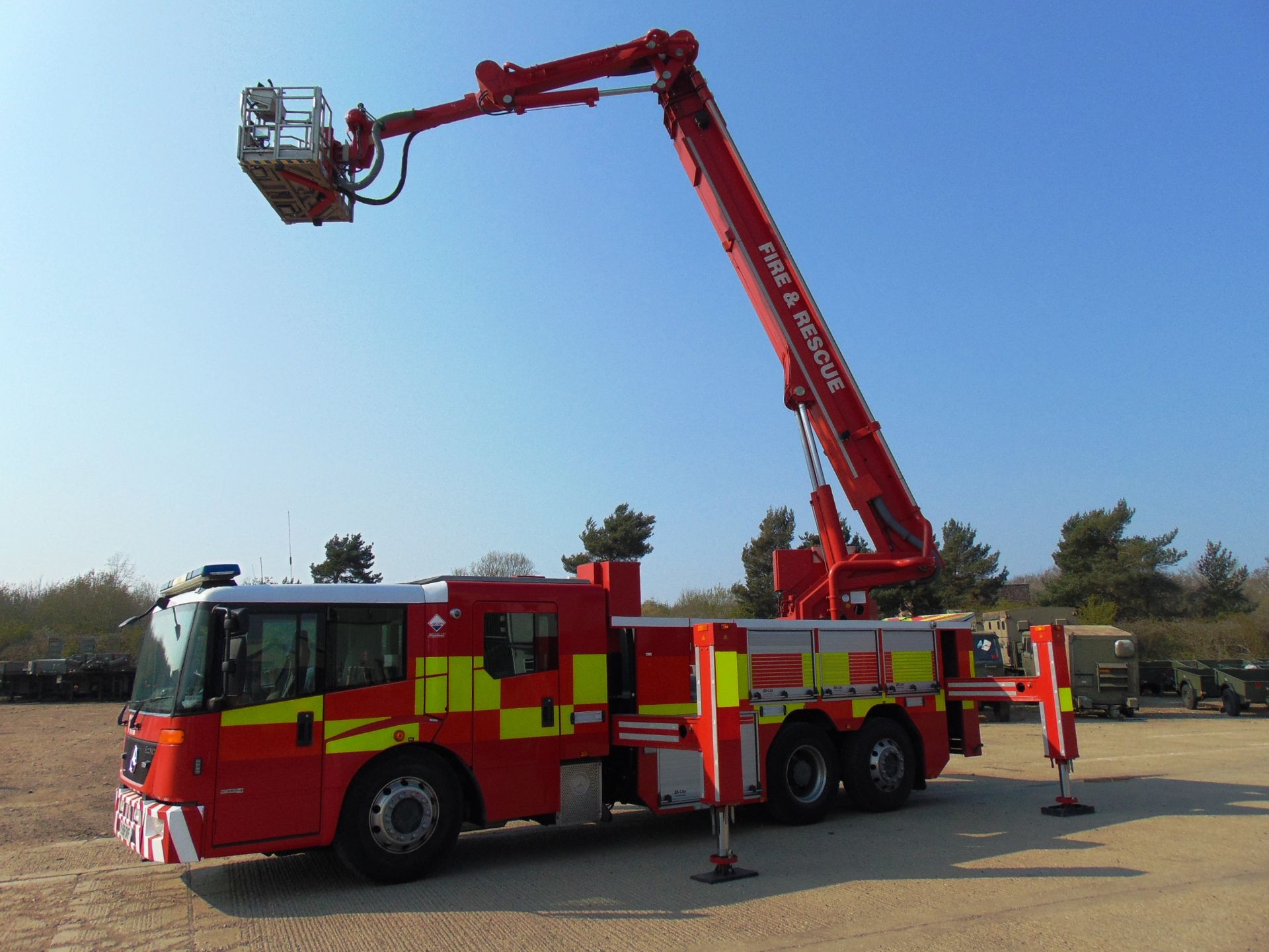 2008 Mercedes Econic 2633 CARP (Combined Aerial Rescue Pump) 6x2 Aerial Work Platform - Image 18 of 56