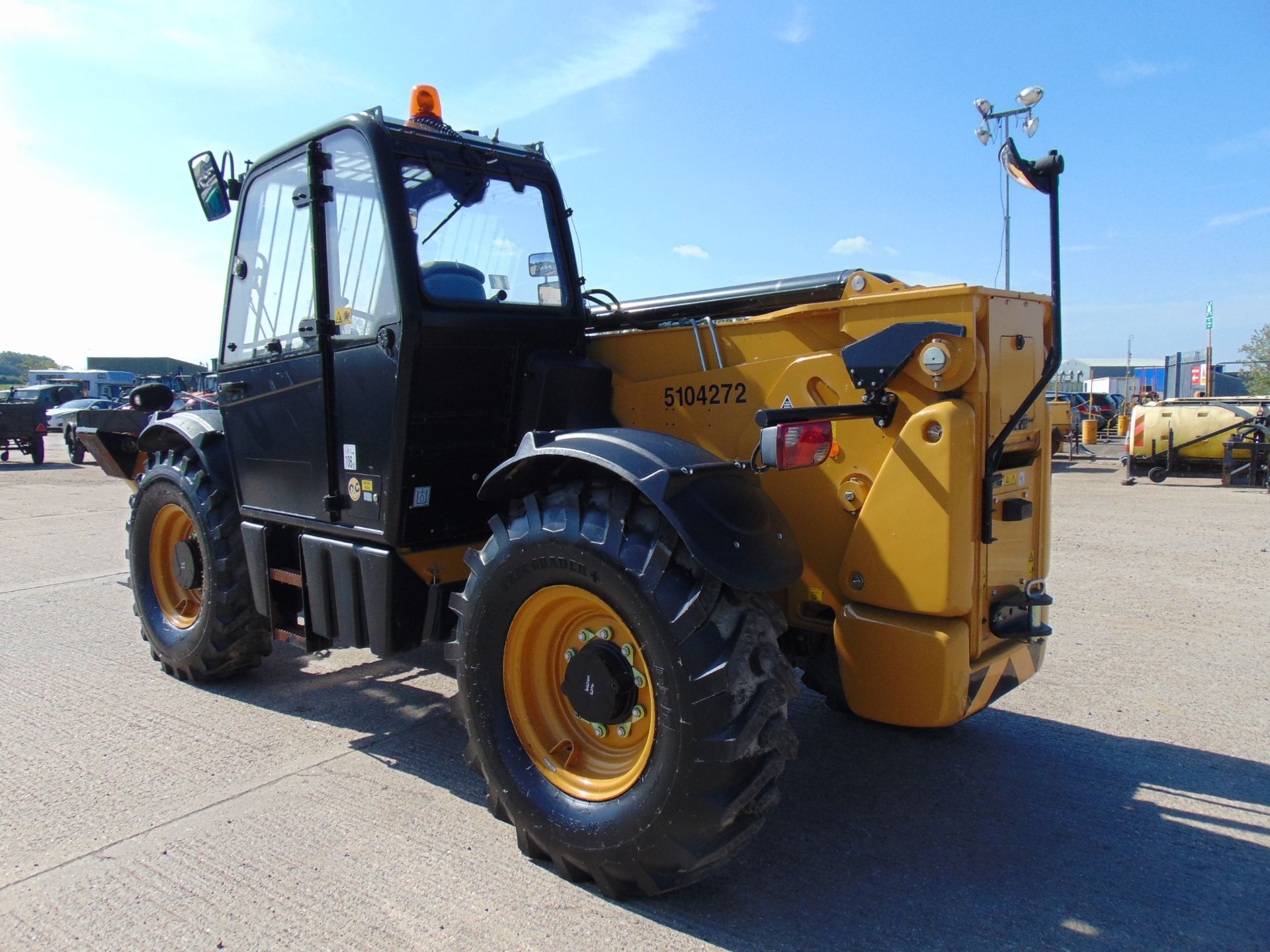 2014 Caterpillar TH417GC 4.0 ton Telehandler - Image 7 of 30