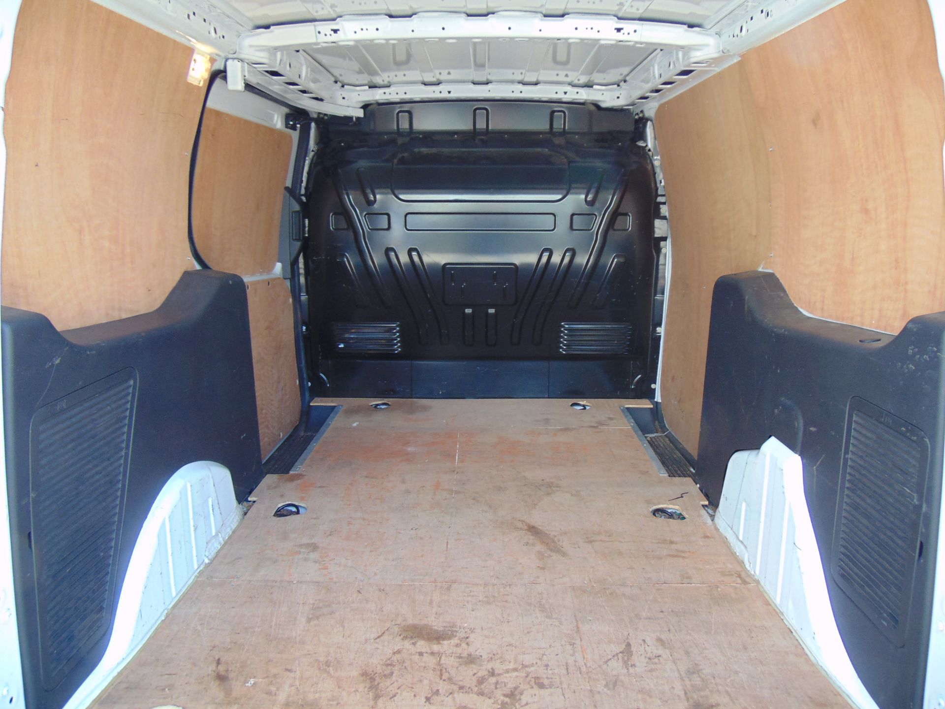 2014 Ford Transit Connect 240 1.6TDCi Panel Van - Image 11 of 16