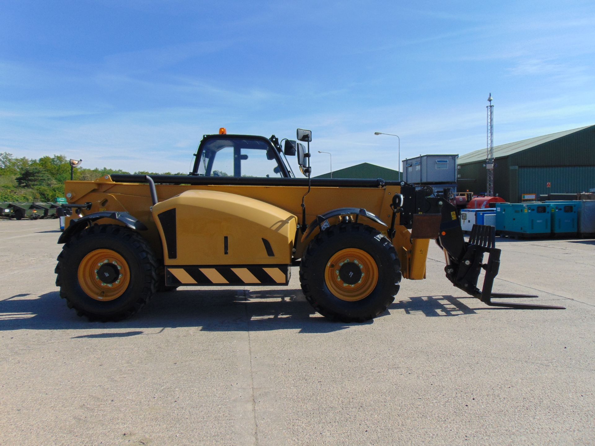 2014 Caterpillar TH417GC 4.0 ton Telehandler - Image 5 of 30