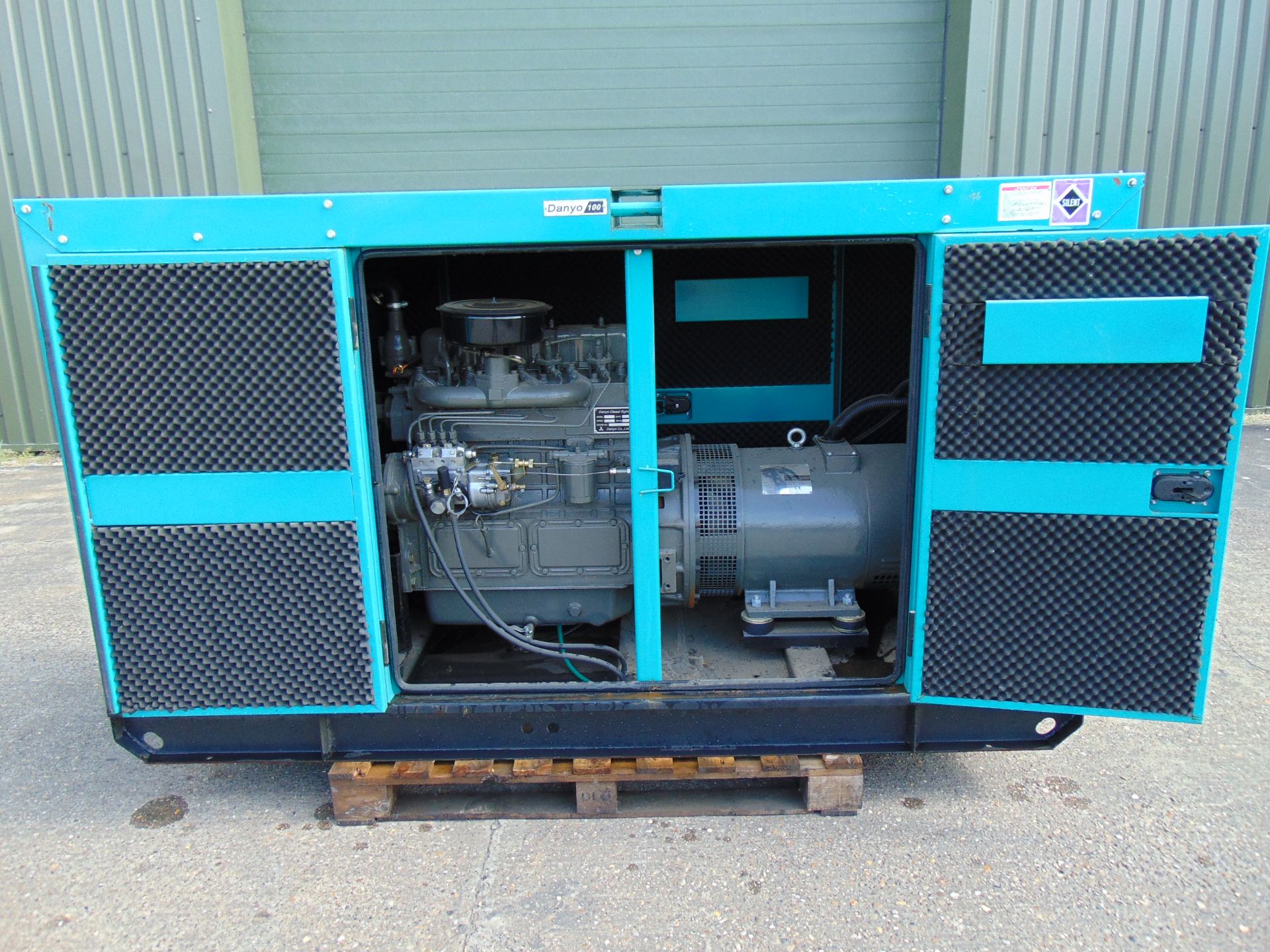 UNISSUED WITH TEST HOURS ONLY 100 KVA 3 Phase Diesel Generator Set - Image 8 of 20