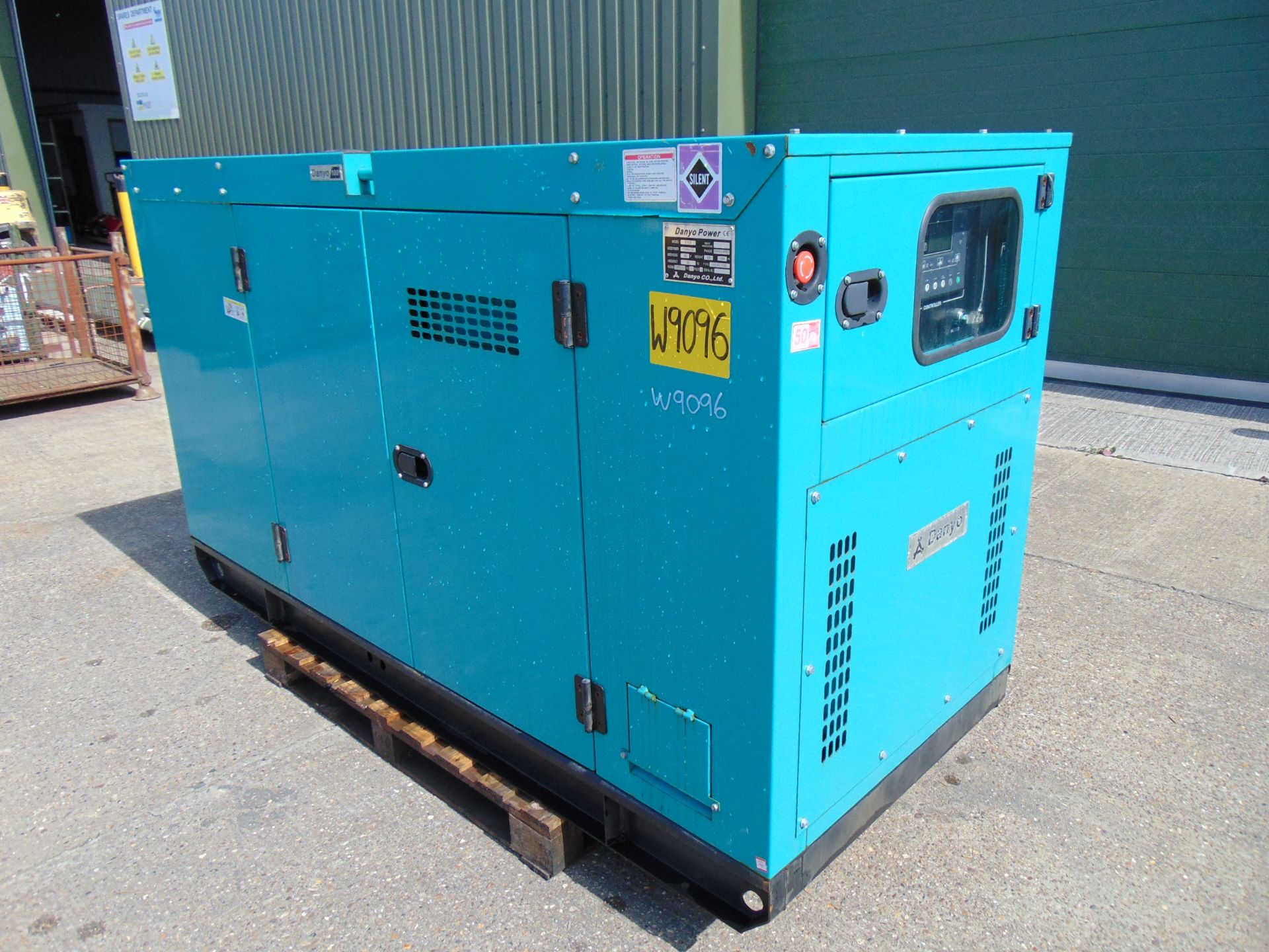 UNISSUED WITH TEST HOURS ONLY 100 KVA 3 Phase Diesel Generator Set - Image 3 of 20