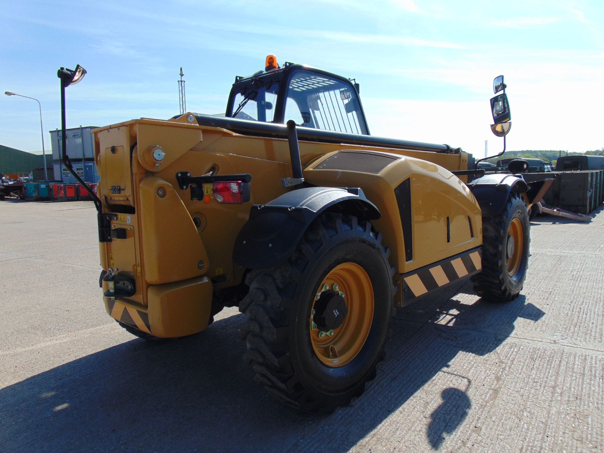 2014 Caterpillar TH417GC 4.0 ton Telehandler - Image 9 of 30