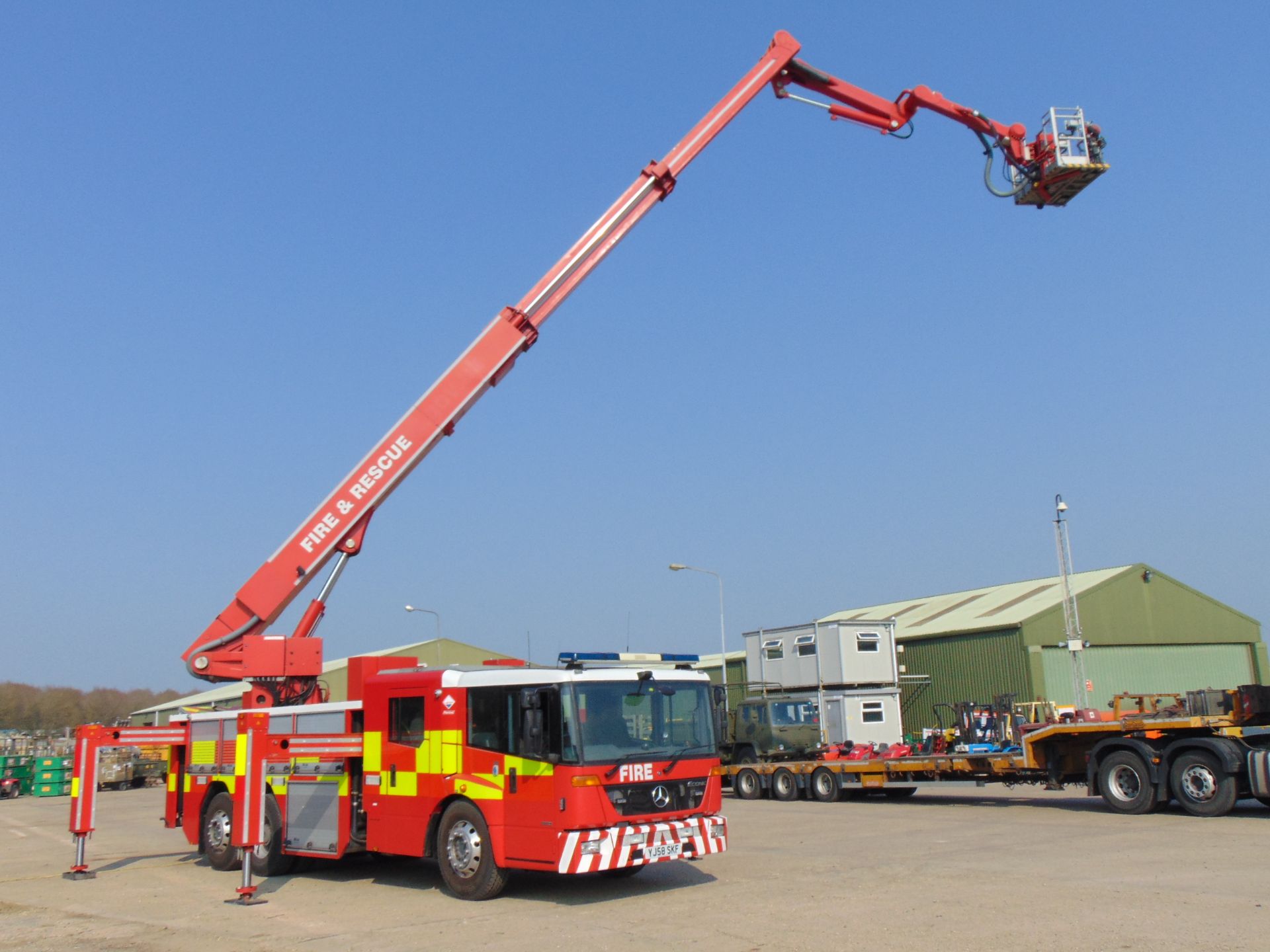 2008 Mercedes Econic 2633 CARP (Combined Aerial Rescue Pump) 6x2 Aerial Work Platform - Image 8 of 56