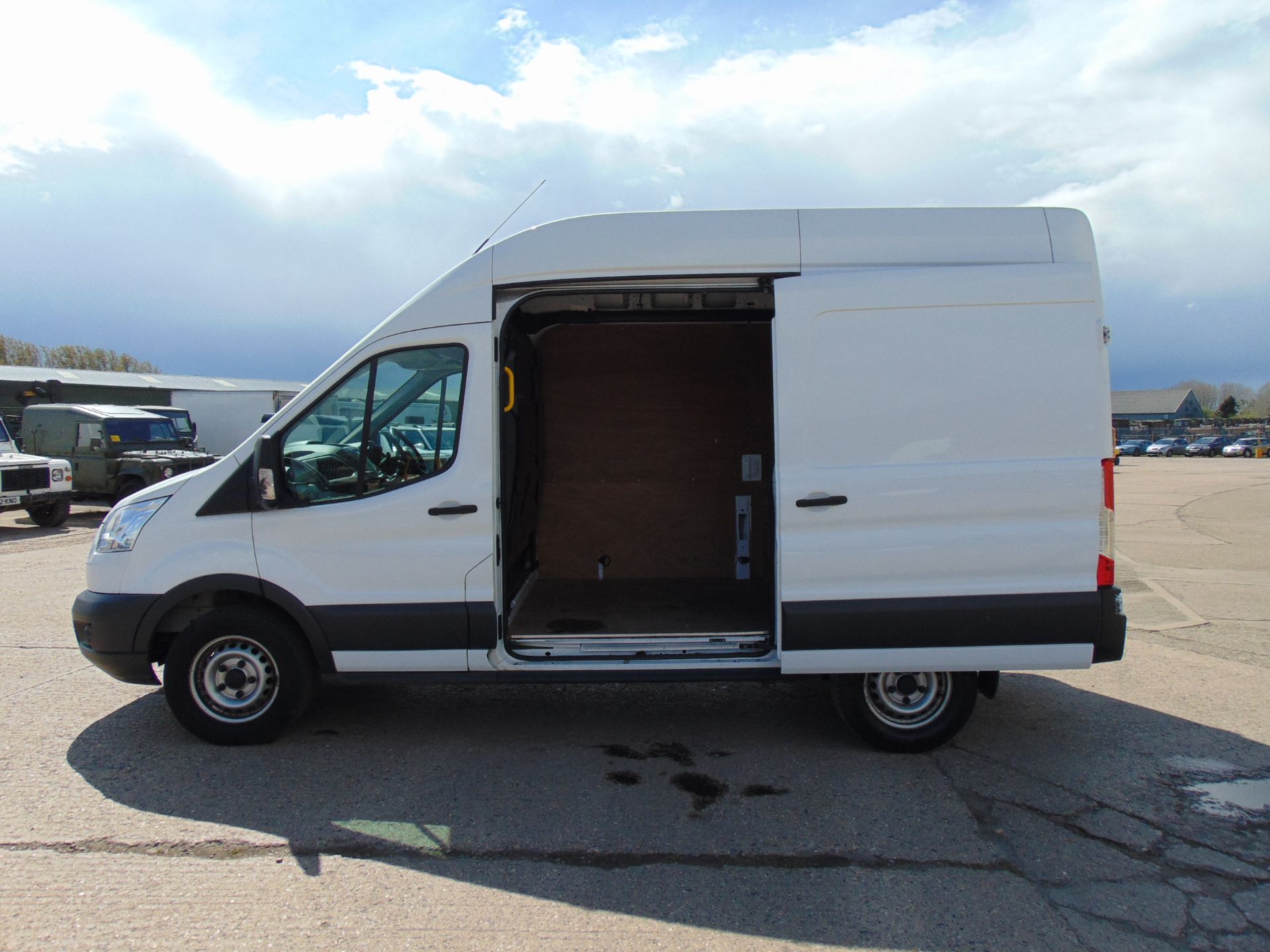 2014 Ford Transit 330 Panel Van ONLY 20,977 Miles!! - Image 9 of 17