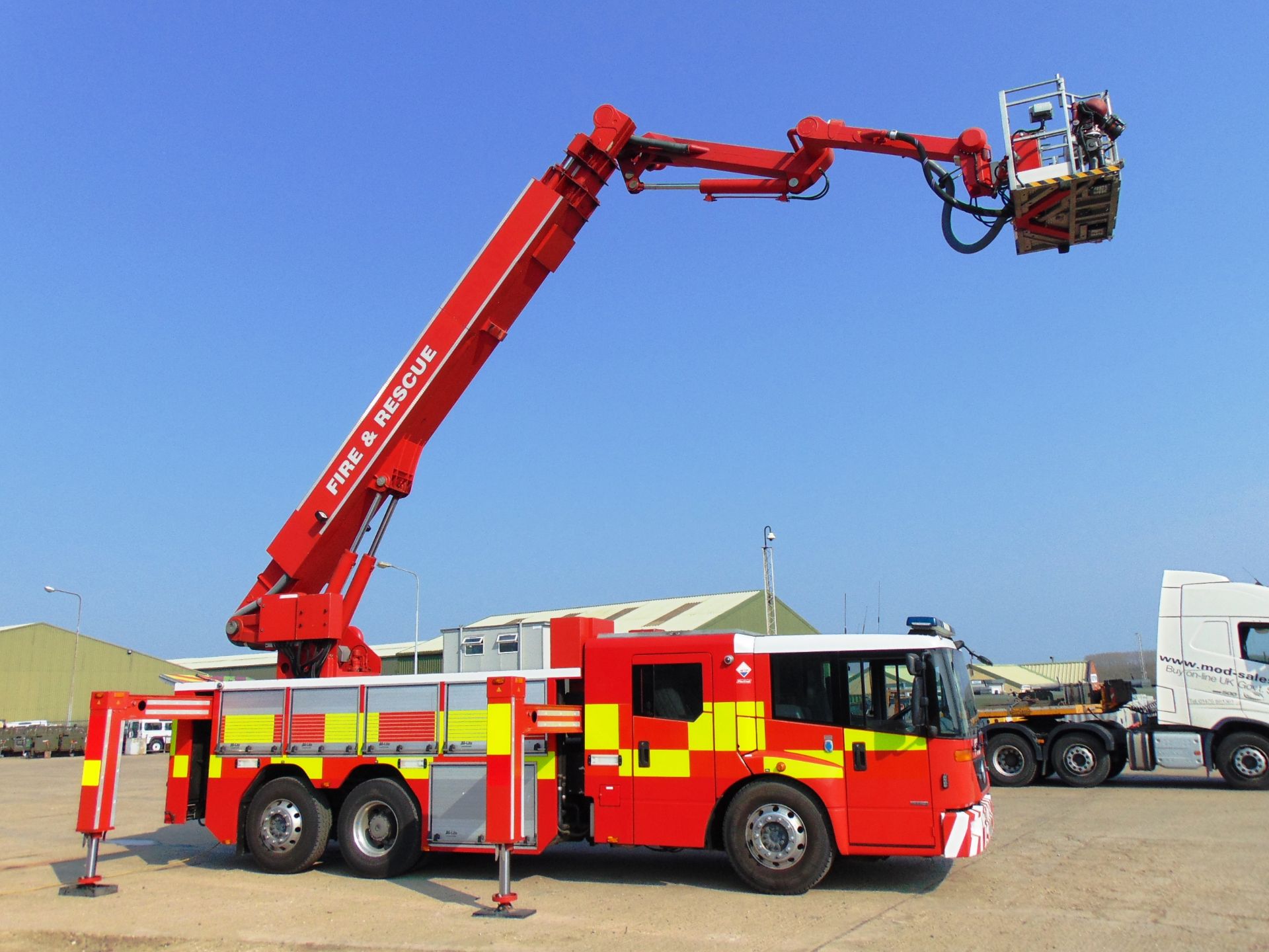 2008 Mercedes Econic 2633 CARP (Combined Aerial Rescue Pump) 6x2 Aerial Work Platform - Image 4 of 56