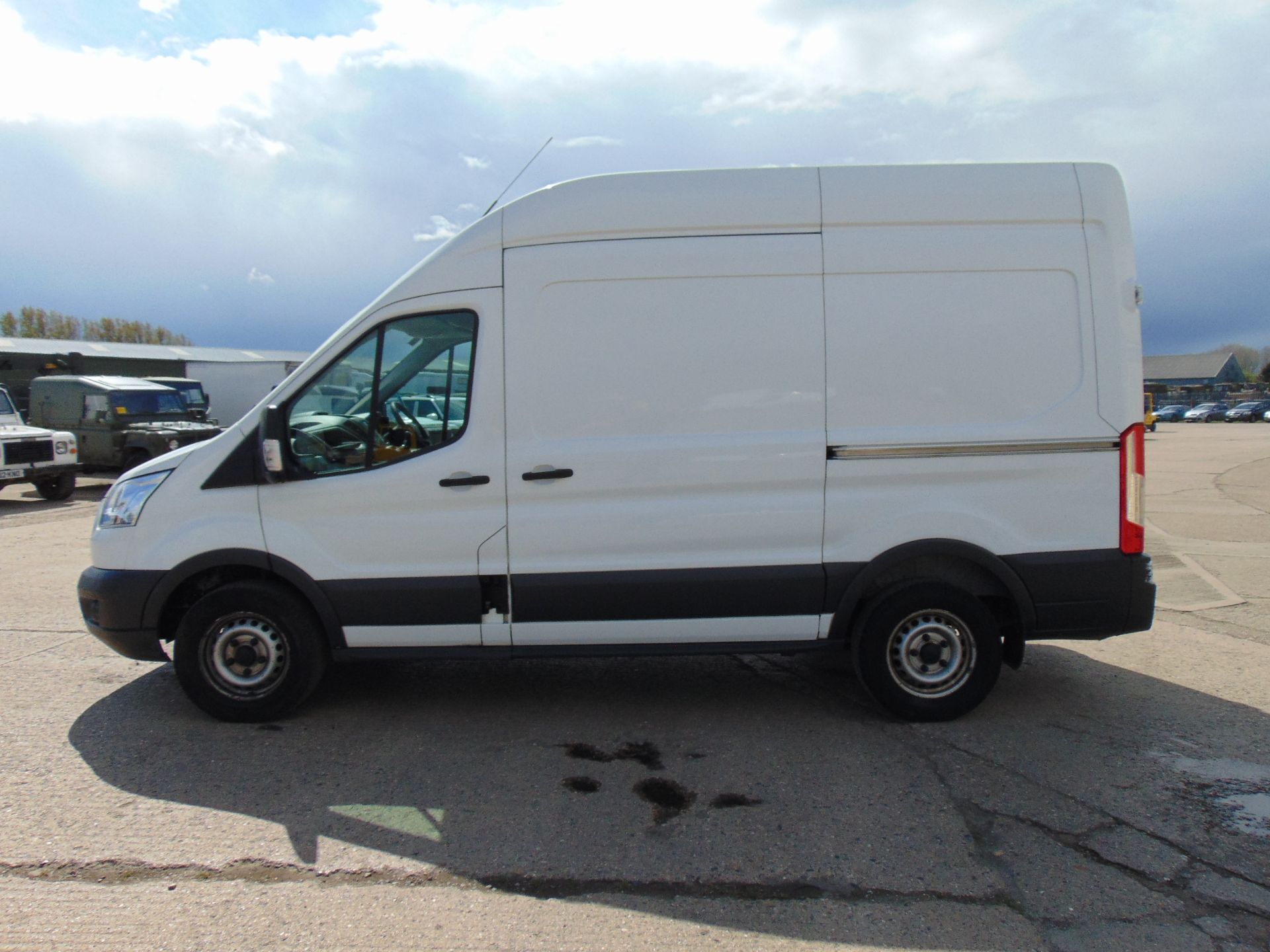2014 Ford Transit 330 Panel Van - Image 4 of 17
