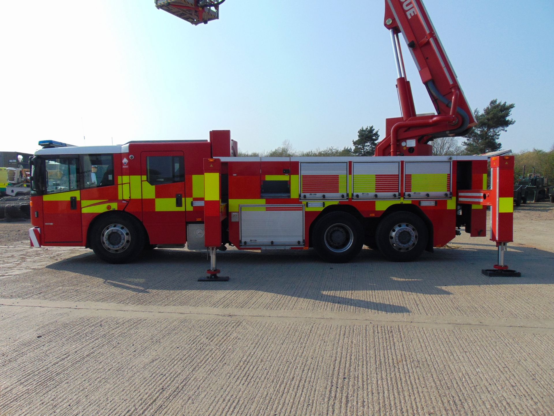 2008 Mercedes Econic 2633 CARP (Combined Aerial Rescue Pump) 6x2 Aerial Work Platform - Image 19 of 56