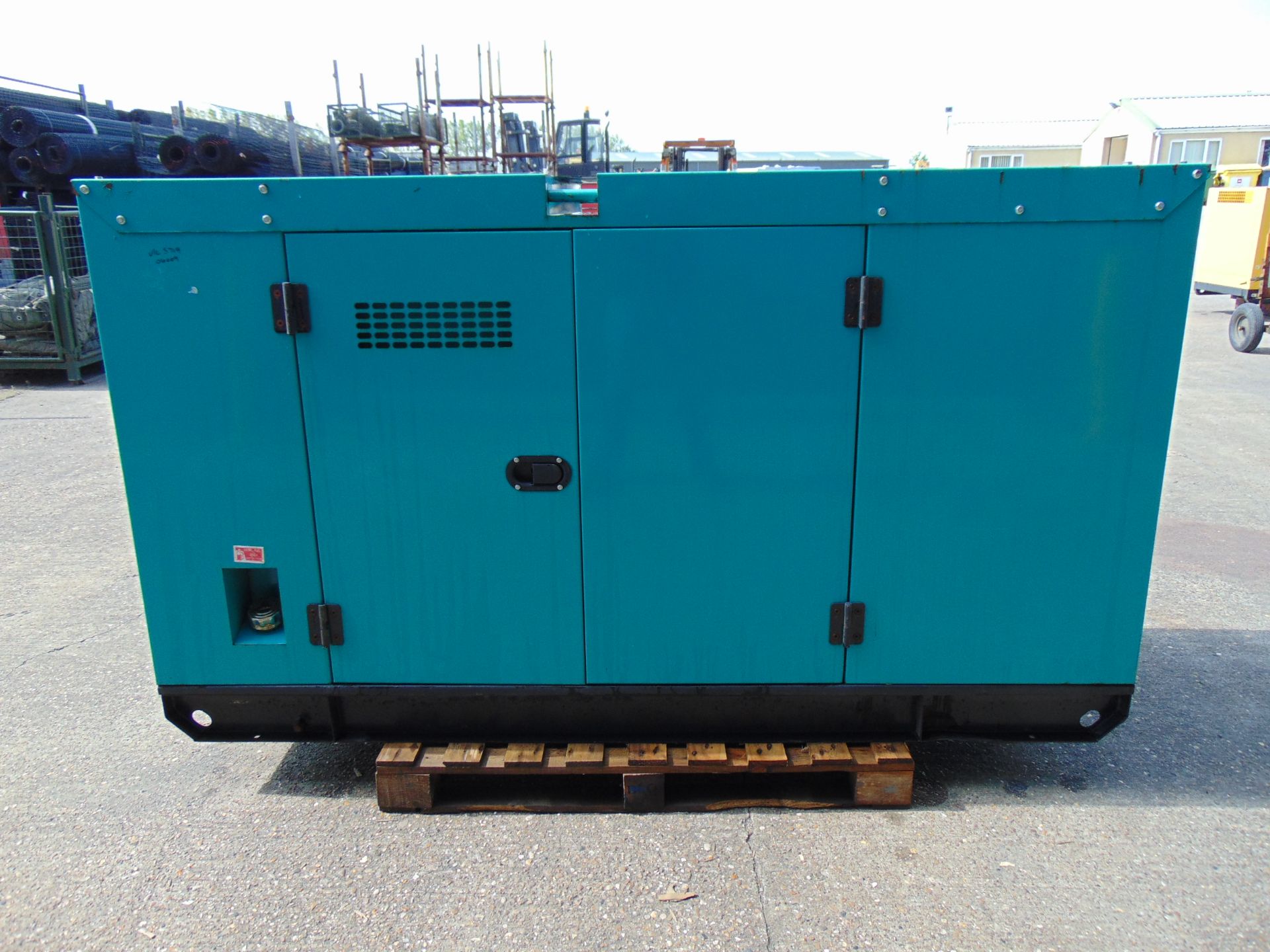 UNISSUED WITH TEST HOURS ONLY 100 KVA 3 Phase Diesel Generator Set - Image 5 of 20