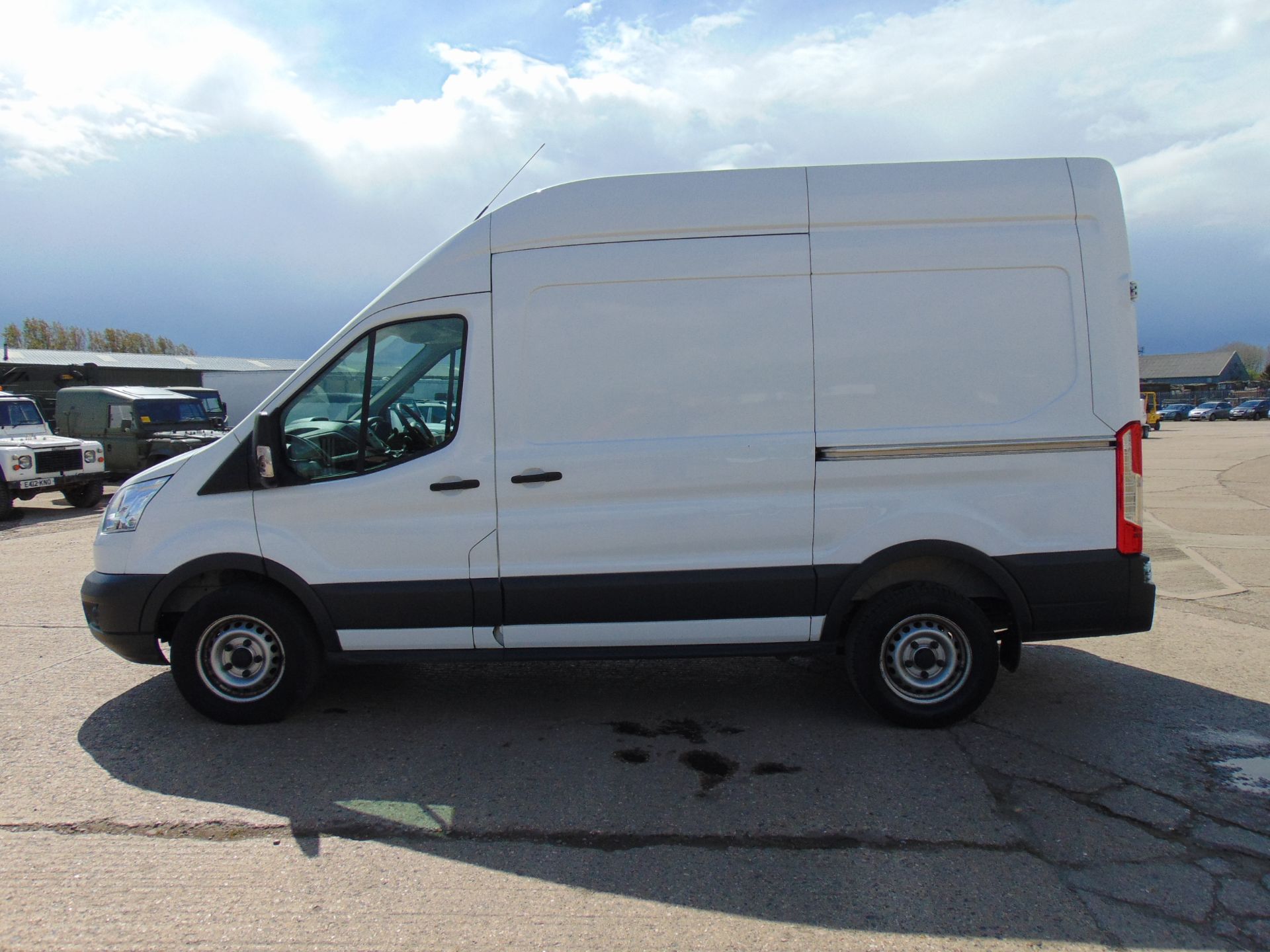 2014 Ford Transit 330 Panel Van ONLY 20,977 Miles!! - Image 4 of 17