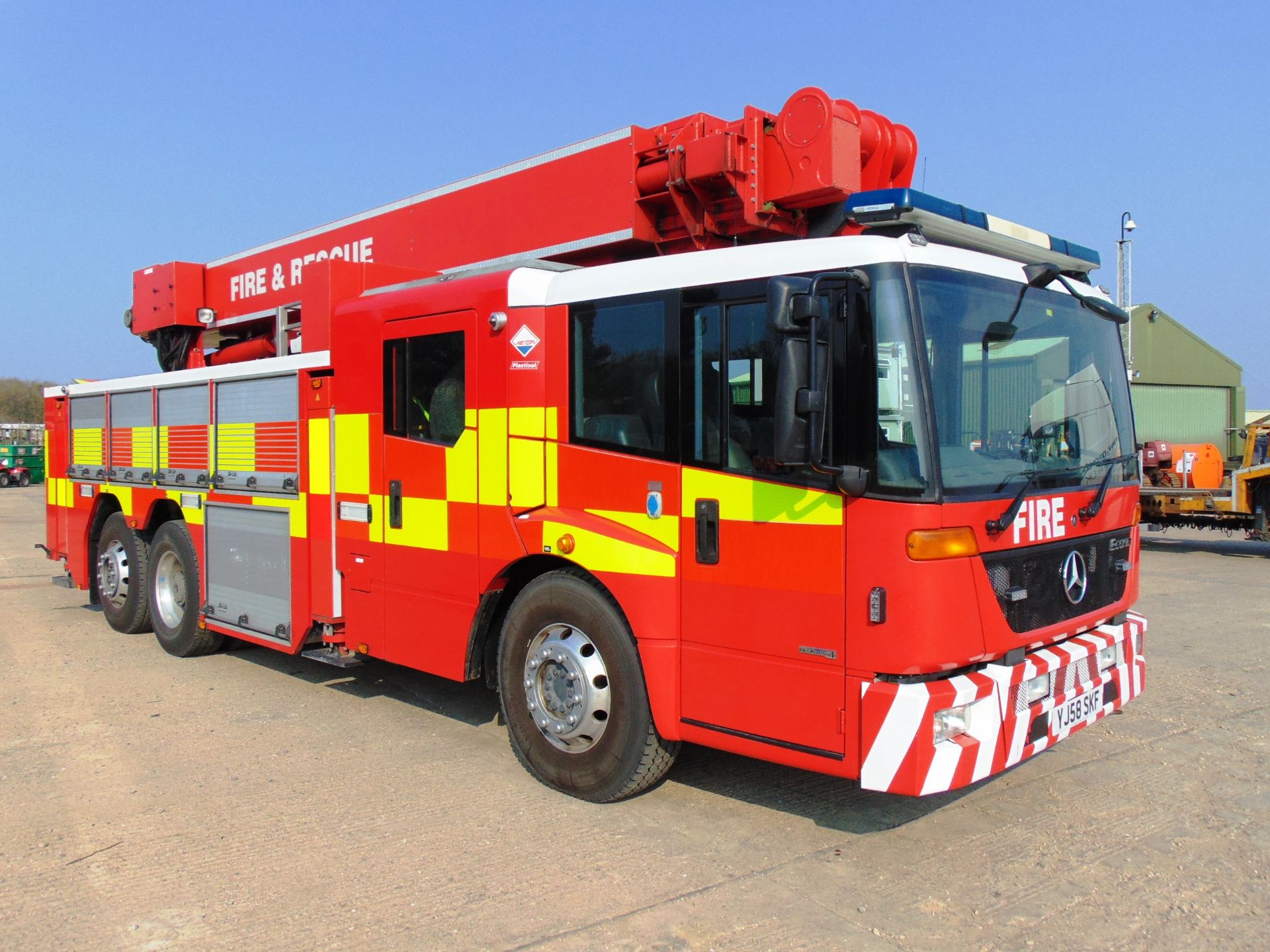 2008 Mercedes Econic 2633 CARP (Combined Aerial Rescue Pump) 6x2 Aerial Work Platform - Image 27 of 56