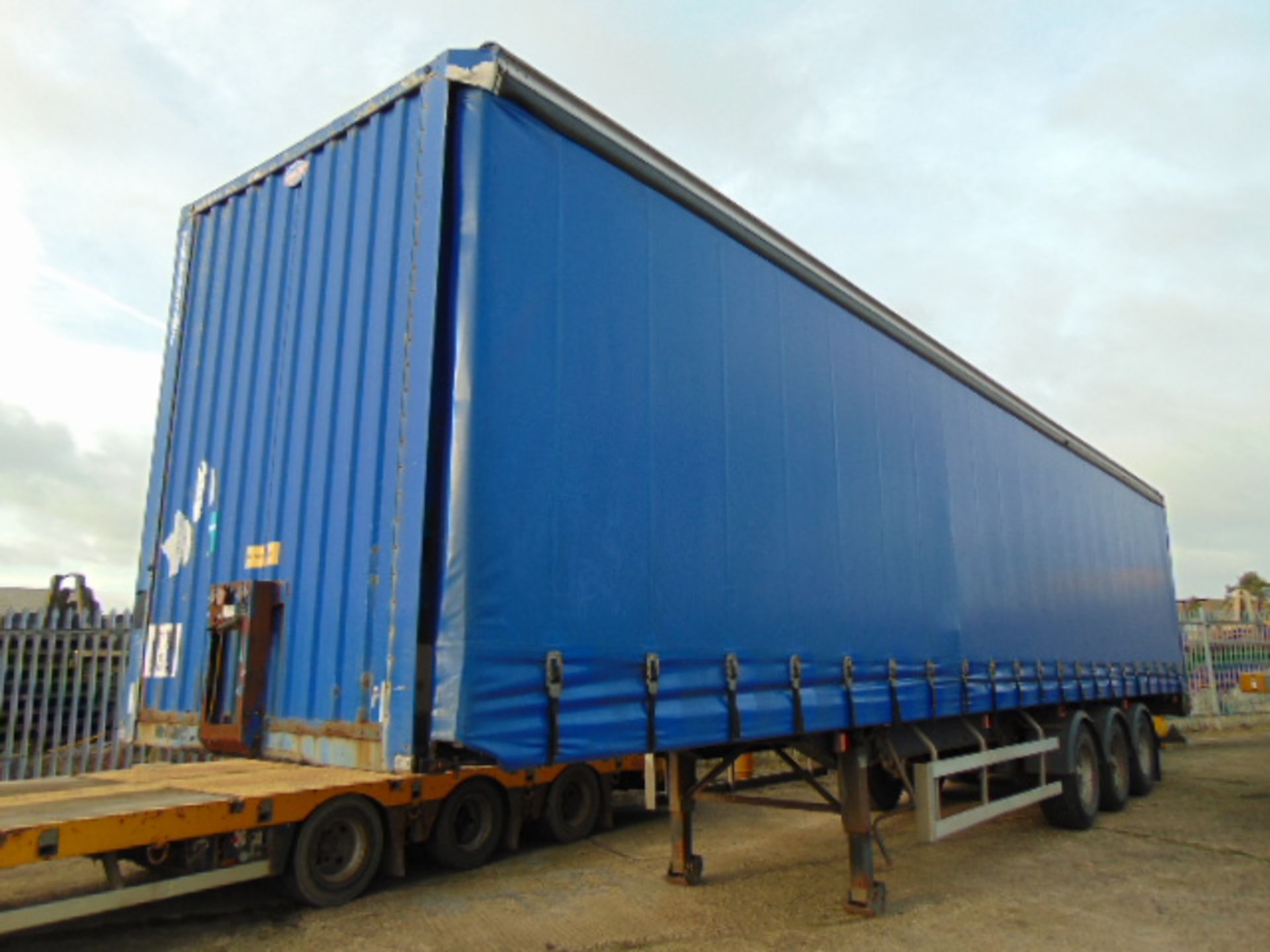 Utility International ZT3FLS 44ft Tri Axle Curtainside Trailer