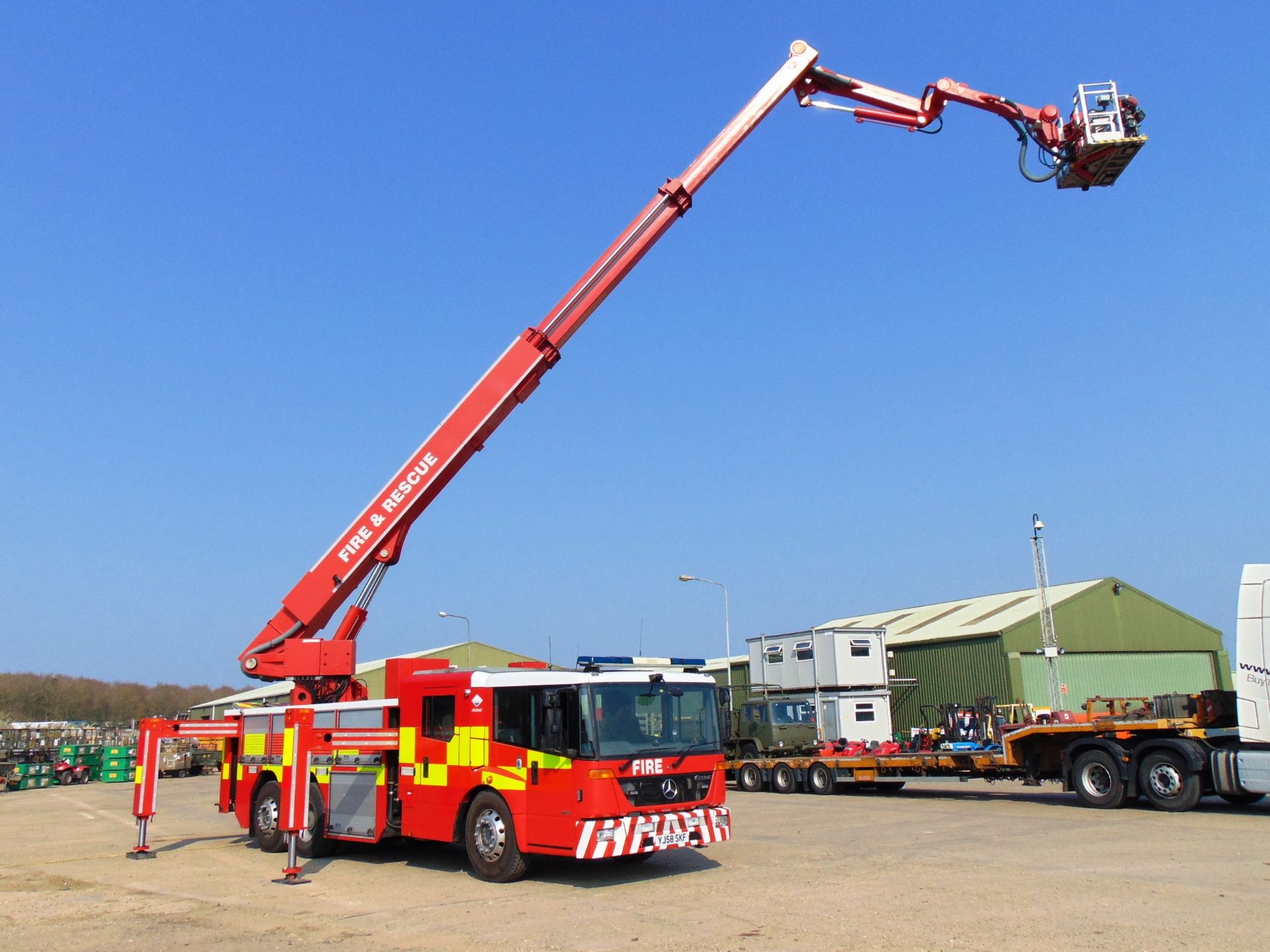 2008 Mercedes Econic 2633 CARP (Combined Aerial Rescue Pump) 6x2 Aerial Work Platform - Image 7 of 56