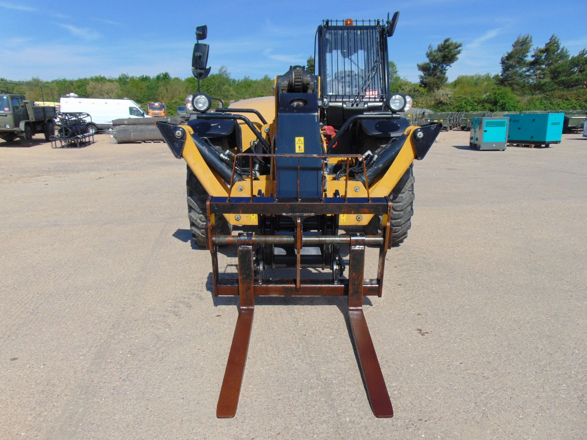 2014 Caterpillar TH417GC 4.0 ton Telehandler - Image 3 of 30