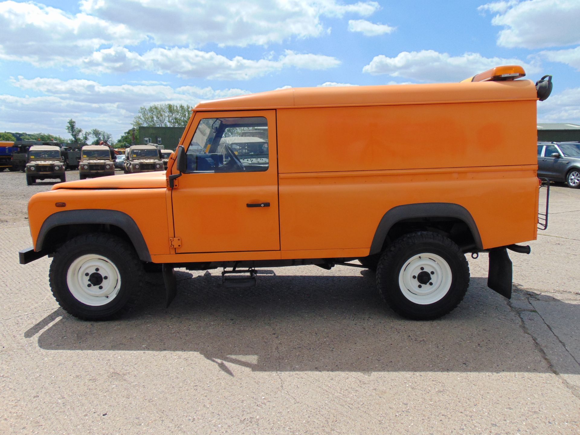 Land Rover 110 TD5 Hard Top - Image 4 of 17