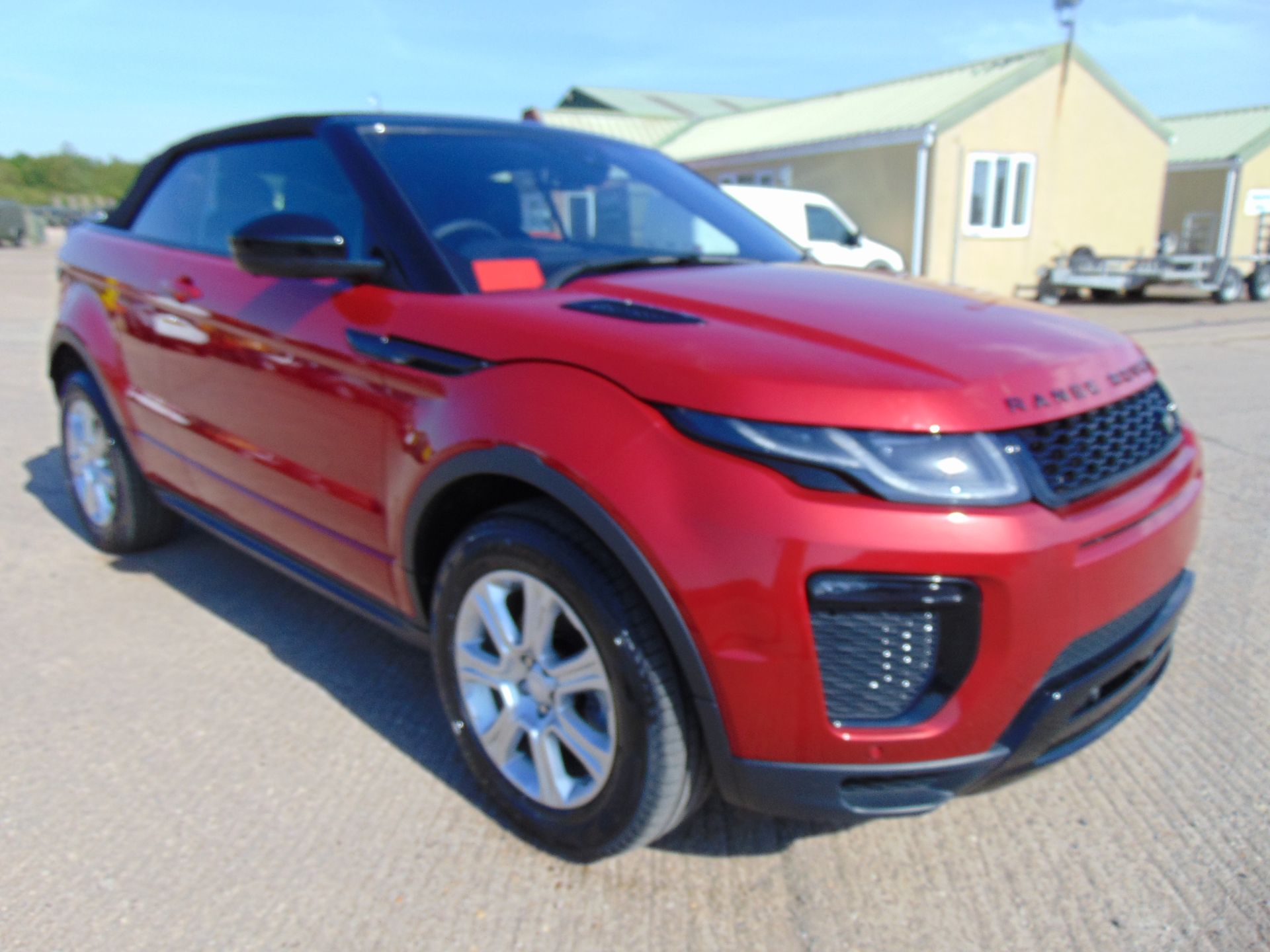 NEW UNUSED Range Rover Evoque 2.0 i4 HSE Dynamic Convertible - Image 8 of 39