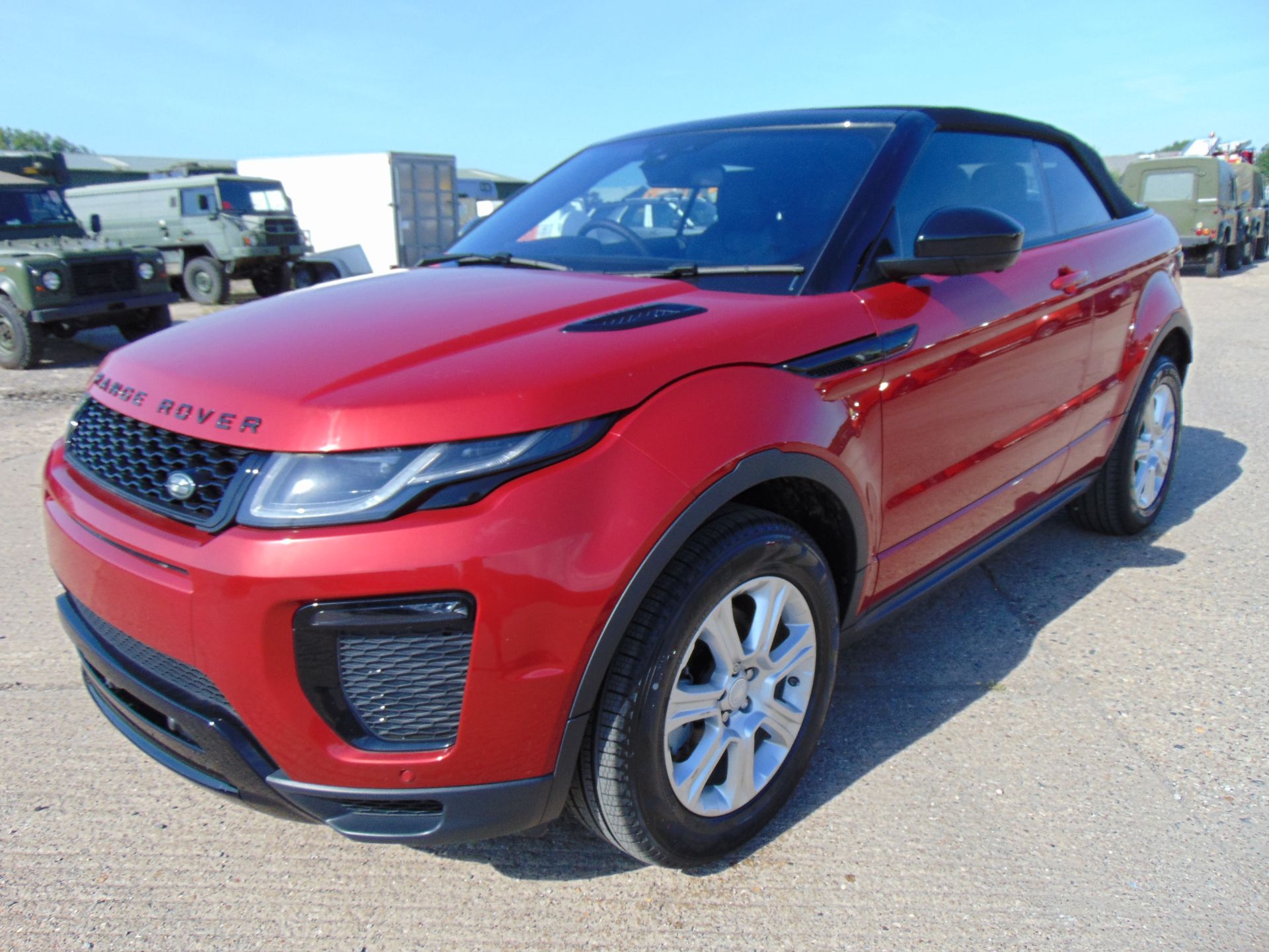 NEW UNUSED Range Rover Evoque 2.0 i4 HSE Dynamic Convertible - Image 10 of 39
