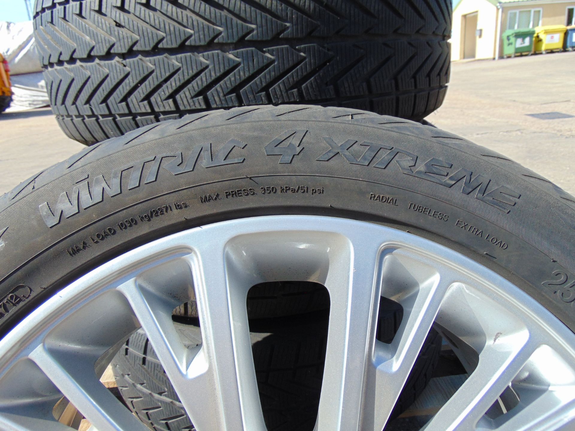 4 x Range Rover Alloy Wheels C/W Vredstein Wintrac 4 Xtreme 255/50 R20 Tyres - Image 8 of 8