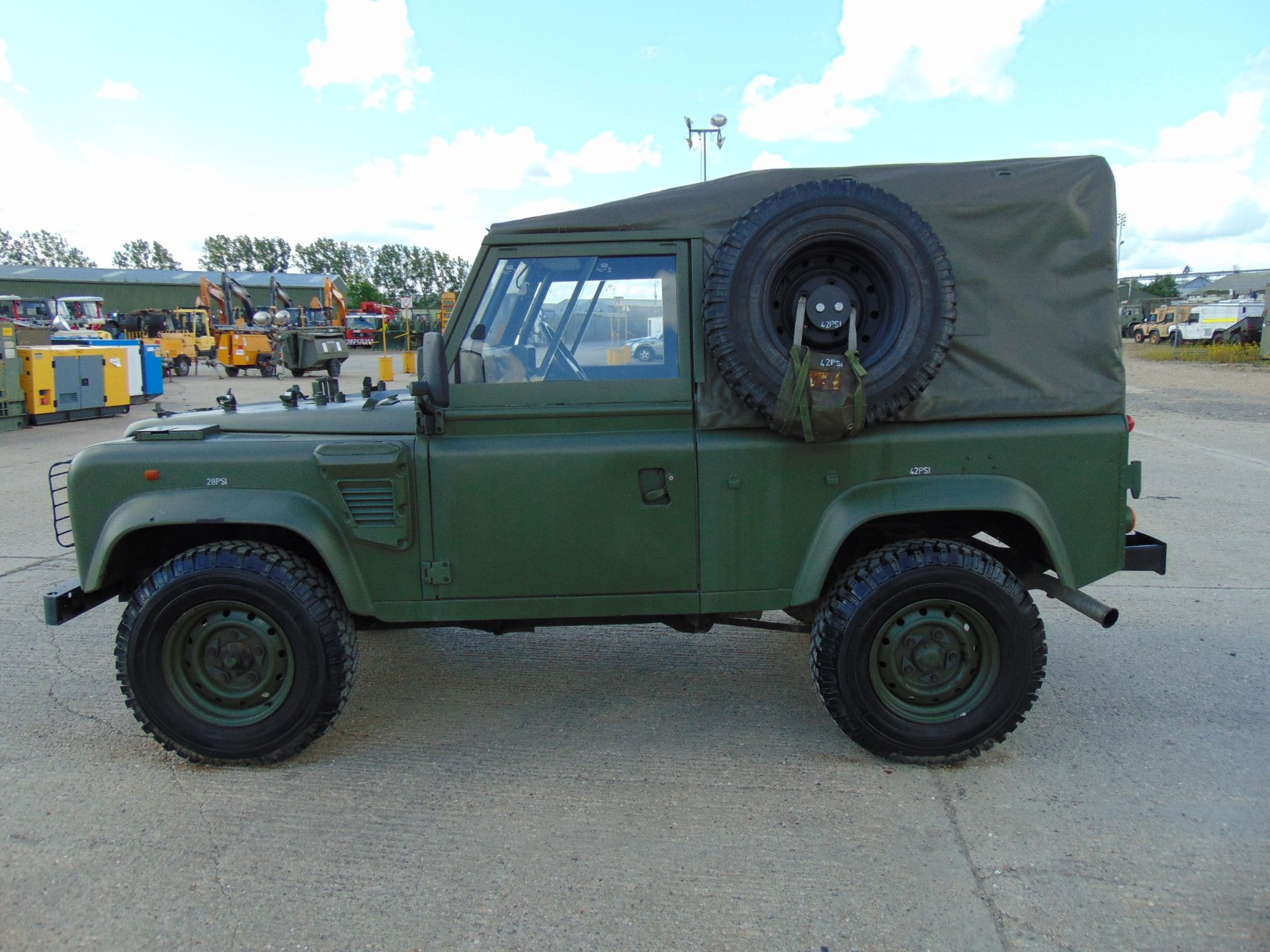 Land Rover Wolf 90 Soft Top - Image 4 of 26