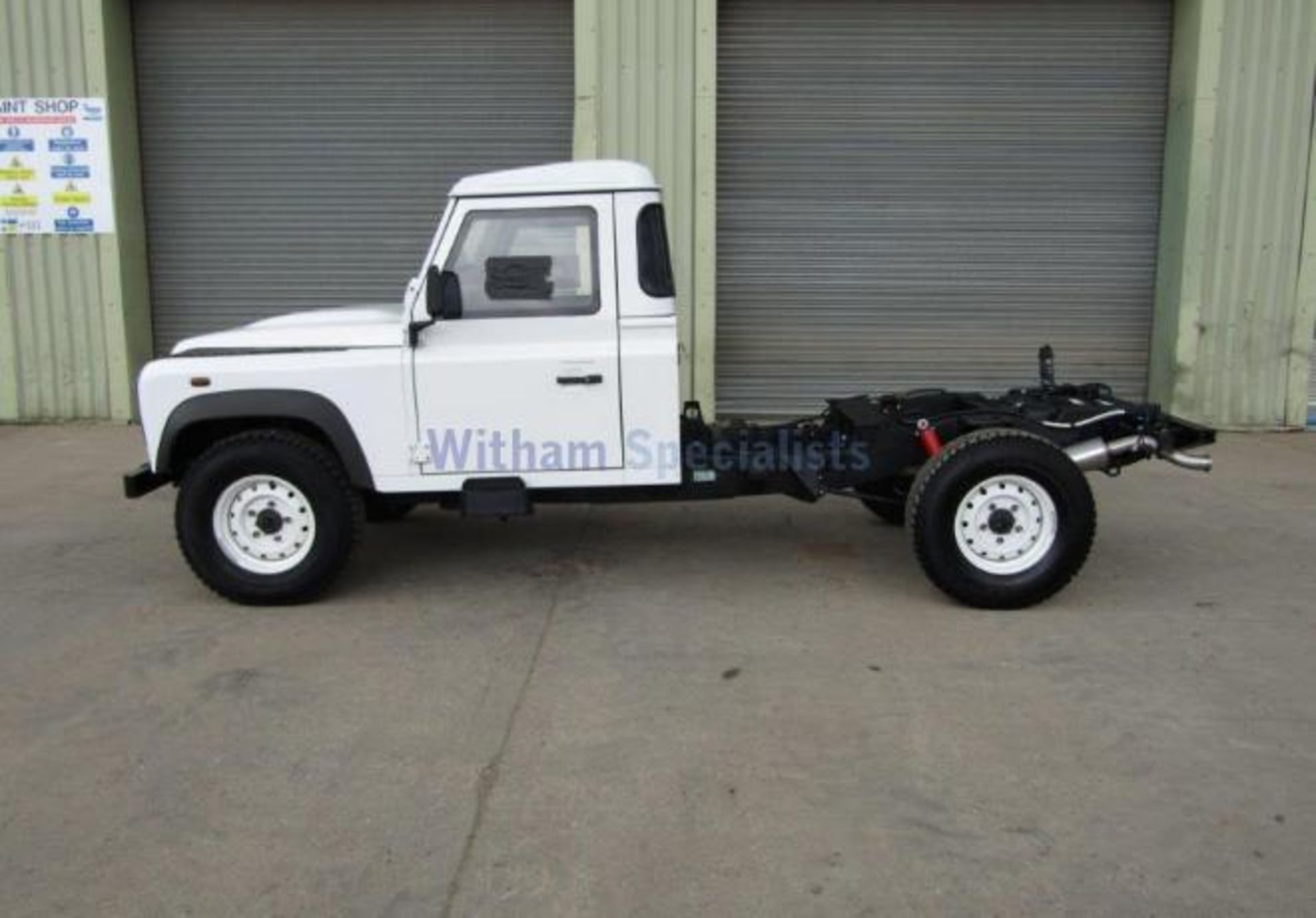 NEW UNUSED Export Specification Land Rover Defender Armoured 130 Chassis Cab - Bild 5 aus 19