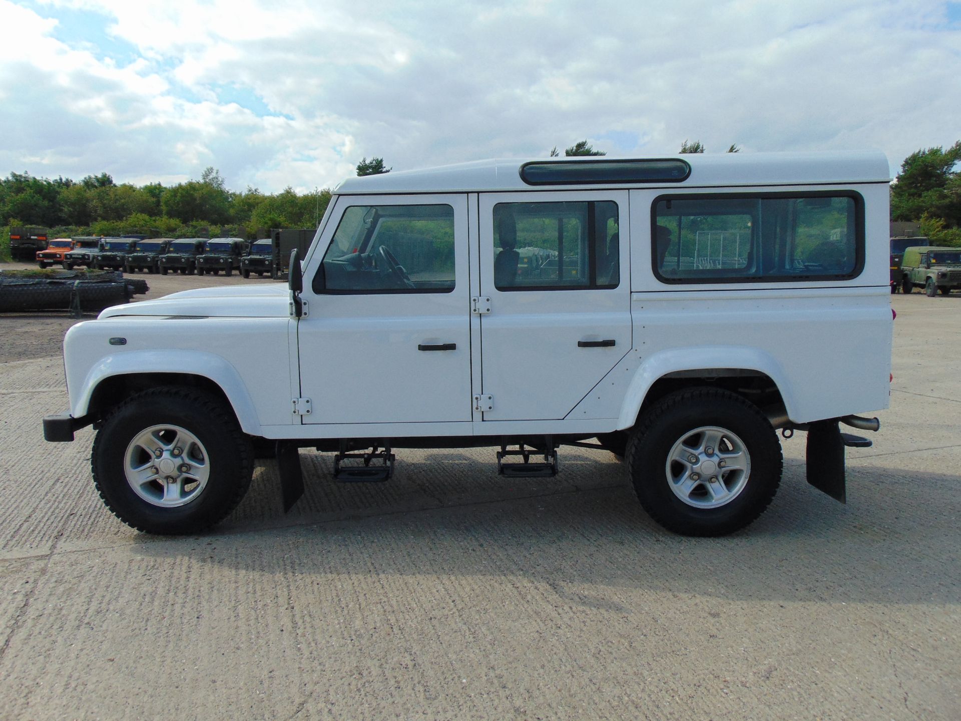 2015 Land Rover Defender 110 5 Door County Station Wagon ONLY 8,712 Miles!!! - Image 4 of 26