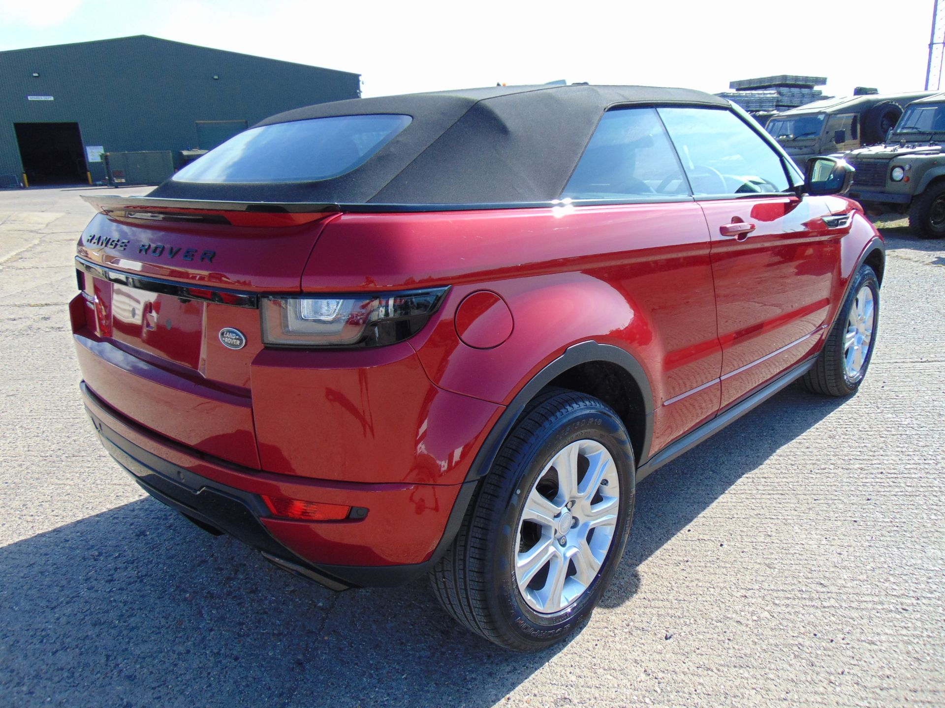 NEW UNUSED Range Rover Evoque 2.0 i4 HSE Dynamic Convertible - Image 13 of 39