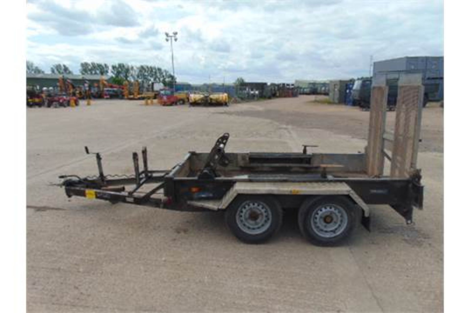Indespension 2700Kg Twin Axle Galvanised Plant Trailer C/W Track Locks and Rear Ramp - Image 5 of 17