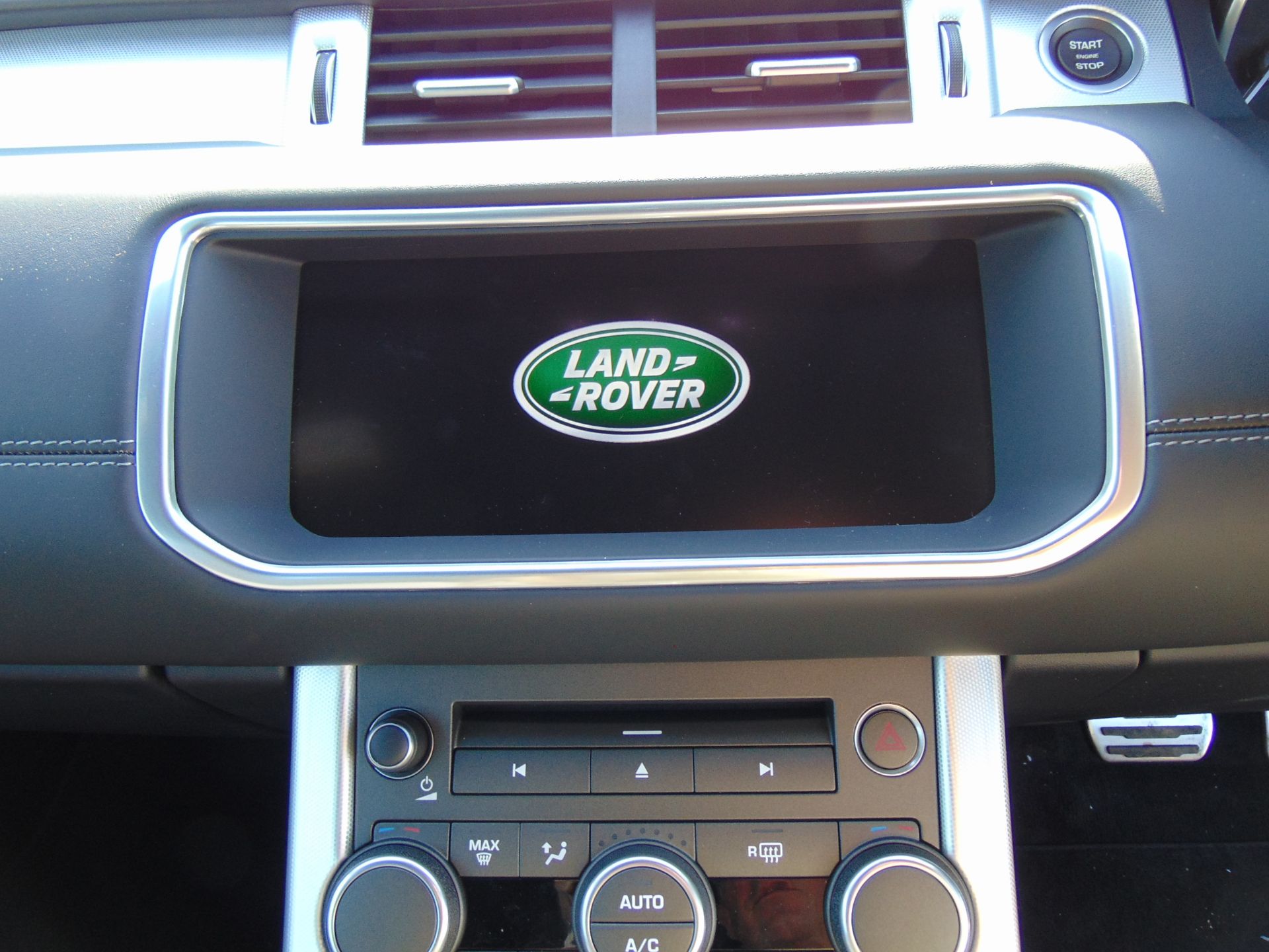NEW UNUSED Range Rover Evoque 2.0 i4 HSE Dynamic Convertible - Image 23 of 39