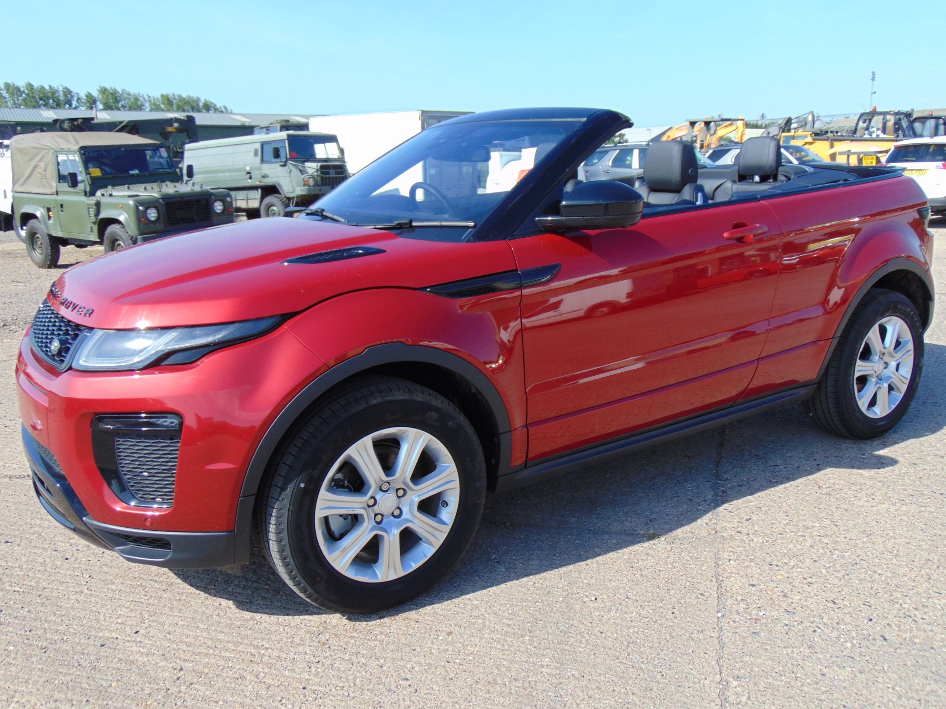 NEW UNUSED Range Rover Evoque 2.0 i4 HSE Dynamic Convertible - Image 2 of 39