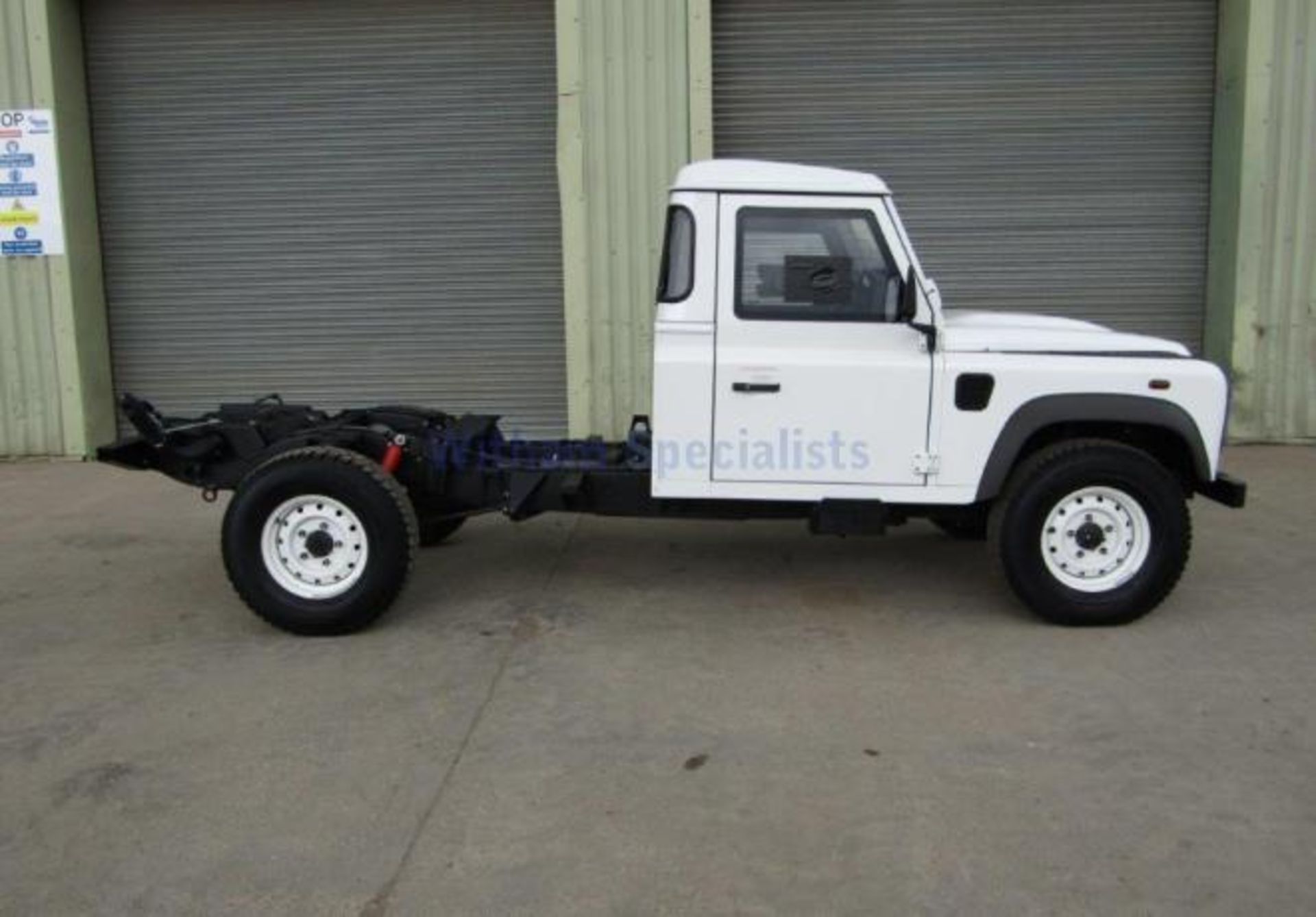 NEW UNUSED Export Specification Land Rover Defender Armoured 130 Chassis Cab - Bild 4 aus 19