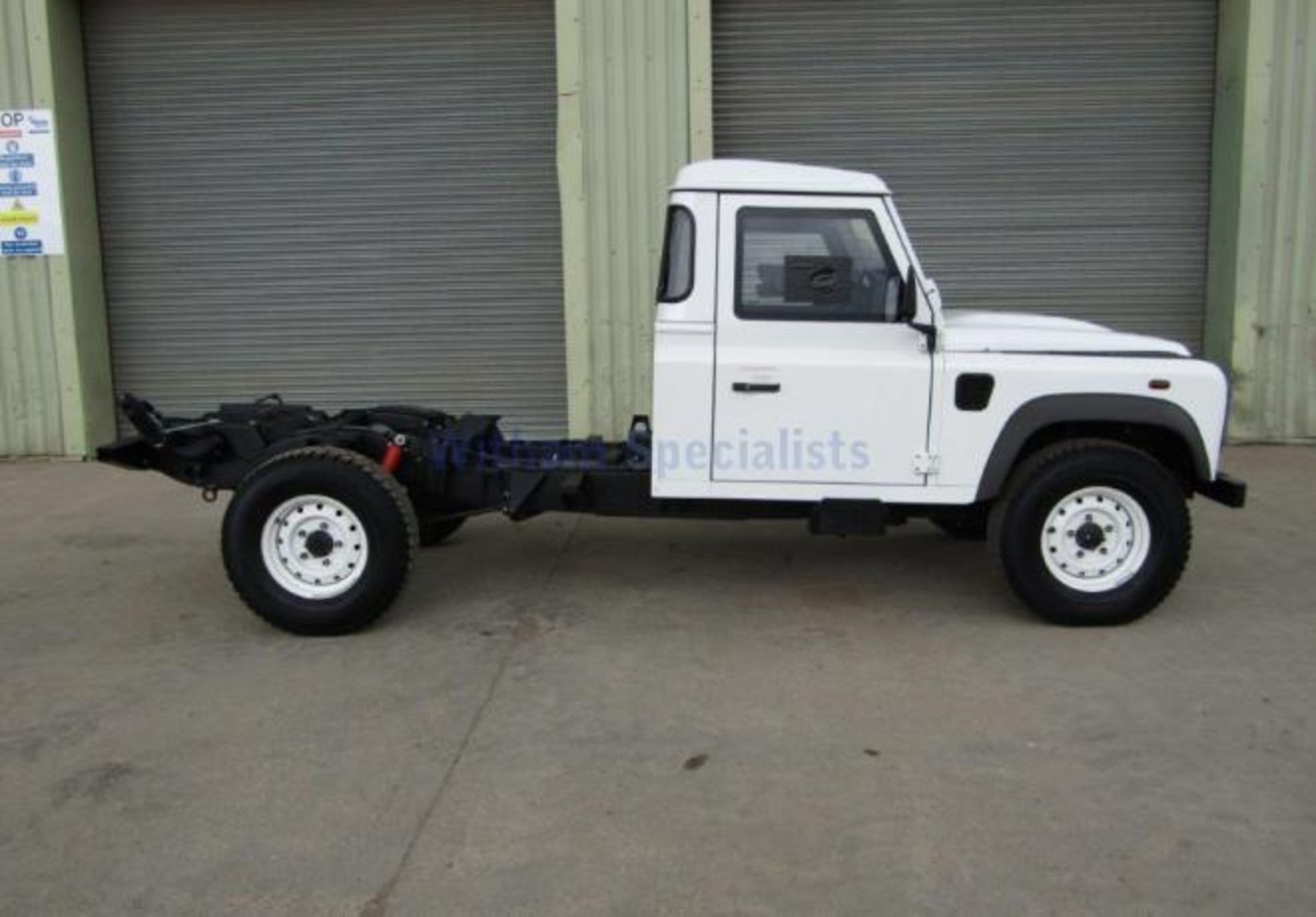 NEW UNUSED Export Specification Land Rover Defender Armoured 130 Chassis Cab - Image 4 of 19