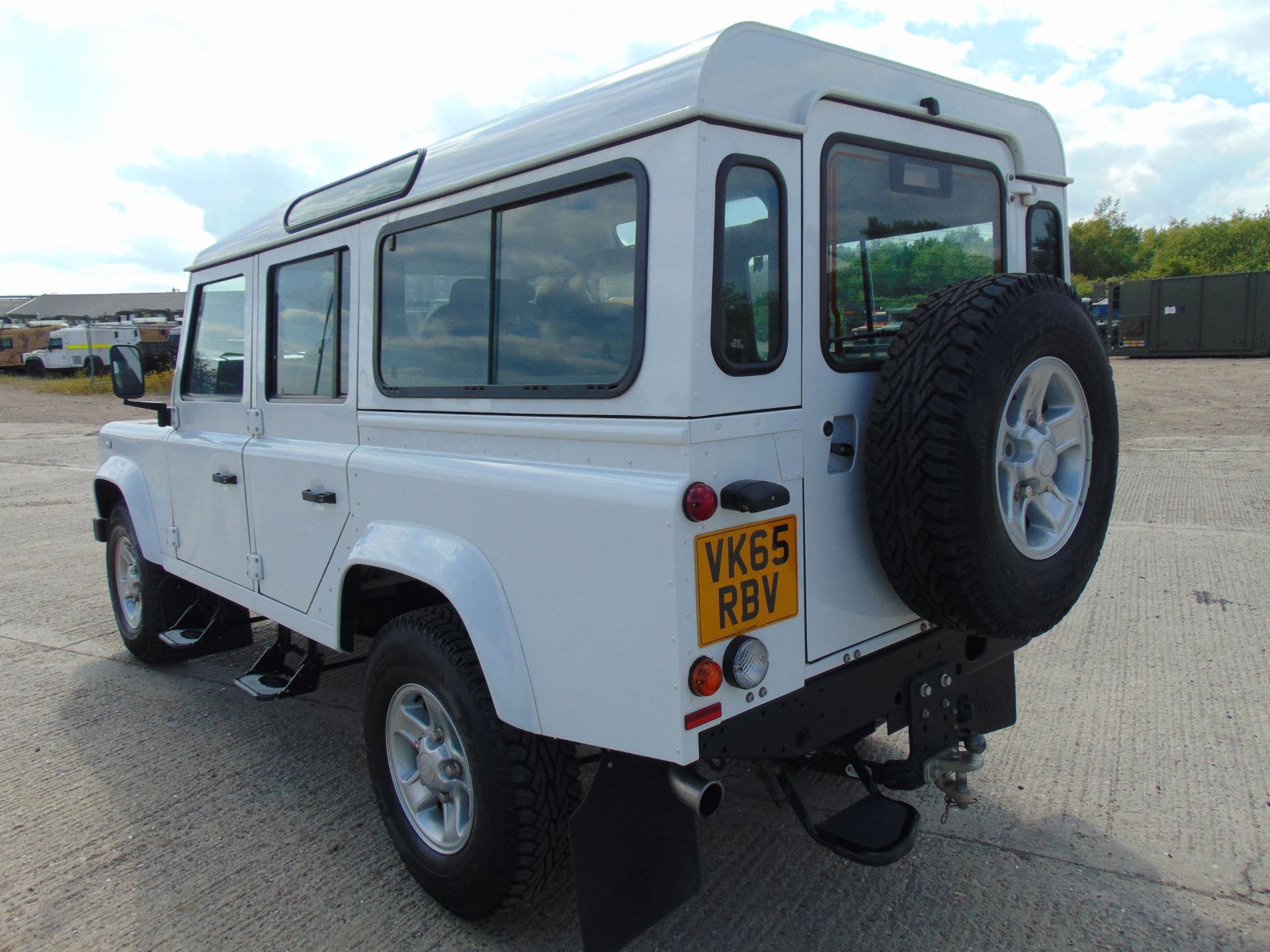 2015 Land Rover Defender 110 5 Door County Station Wagon ONLY 8,712 Miles!!! - Image 8 of 26