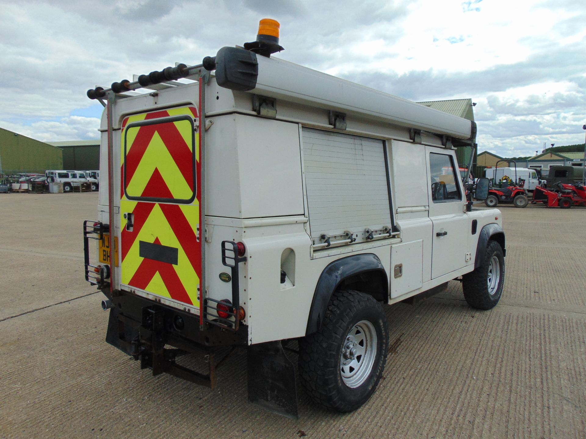 Land Rover Defender 110 Puma Hardtop 4x4 Special Utility (Mobile Workshop) complete with Winch - Image 6 of 26