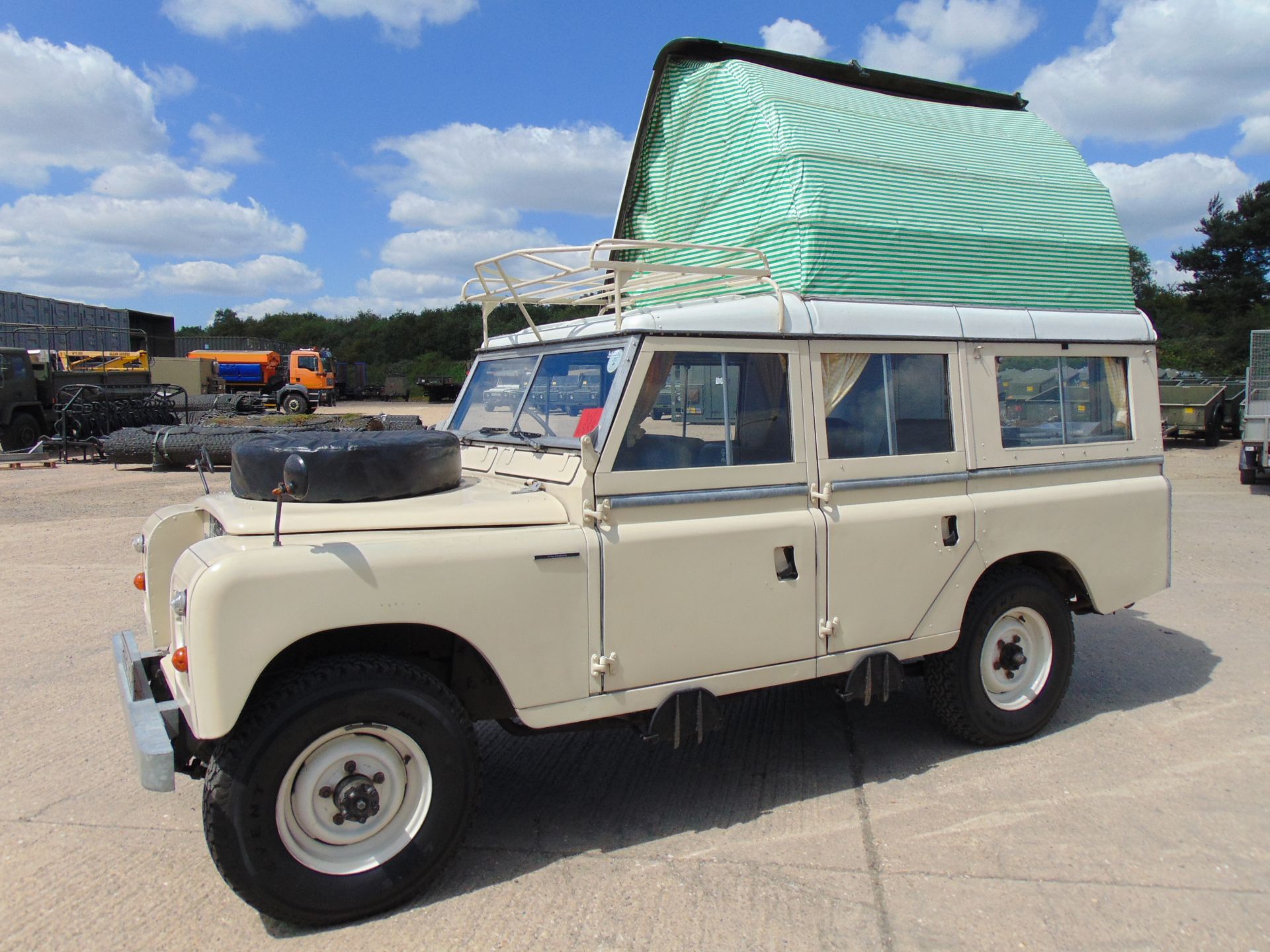 You are bidding on a stunning 1971 Land Rover Series IIA Dormobile ...