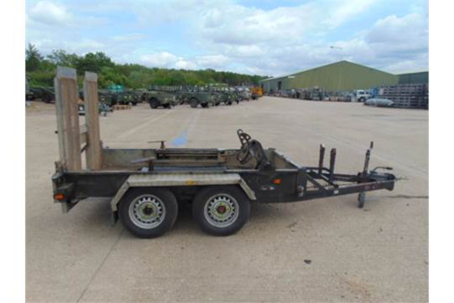 Indespension 2700Kg Twin Axle Galvanised Plant Trailer C/W Track Locks and Rear Ramp - Image 4 of 17