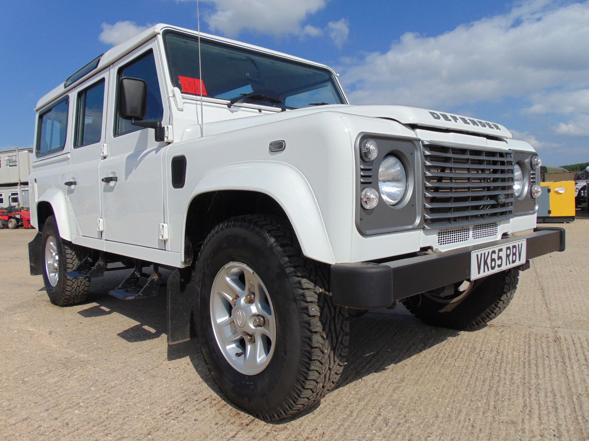 2015 Land Rover Defender 110 5 Door County Station Wagon ONLY 8,712 Miles!!! - Image 9 of 26