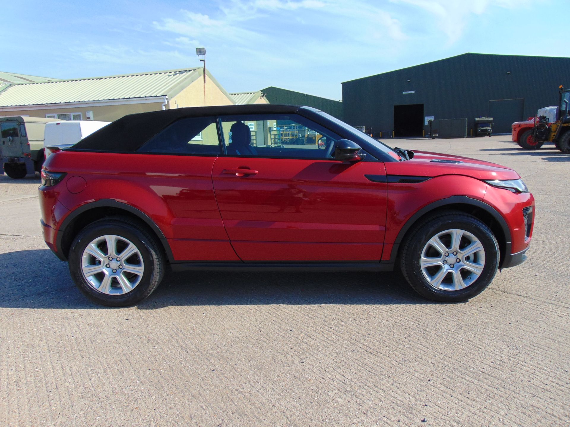 NEW UNUSED Range Rover Evoque 2.0 i4 HSE Dynamic Convertible - Image 12 of 39
