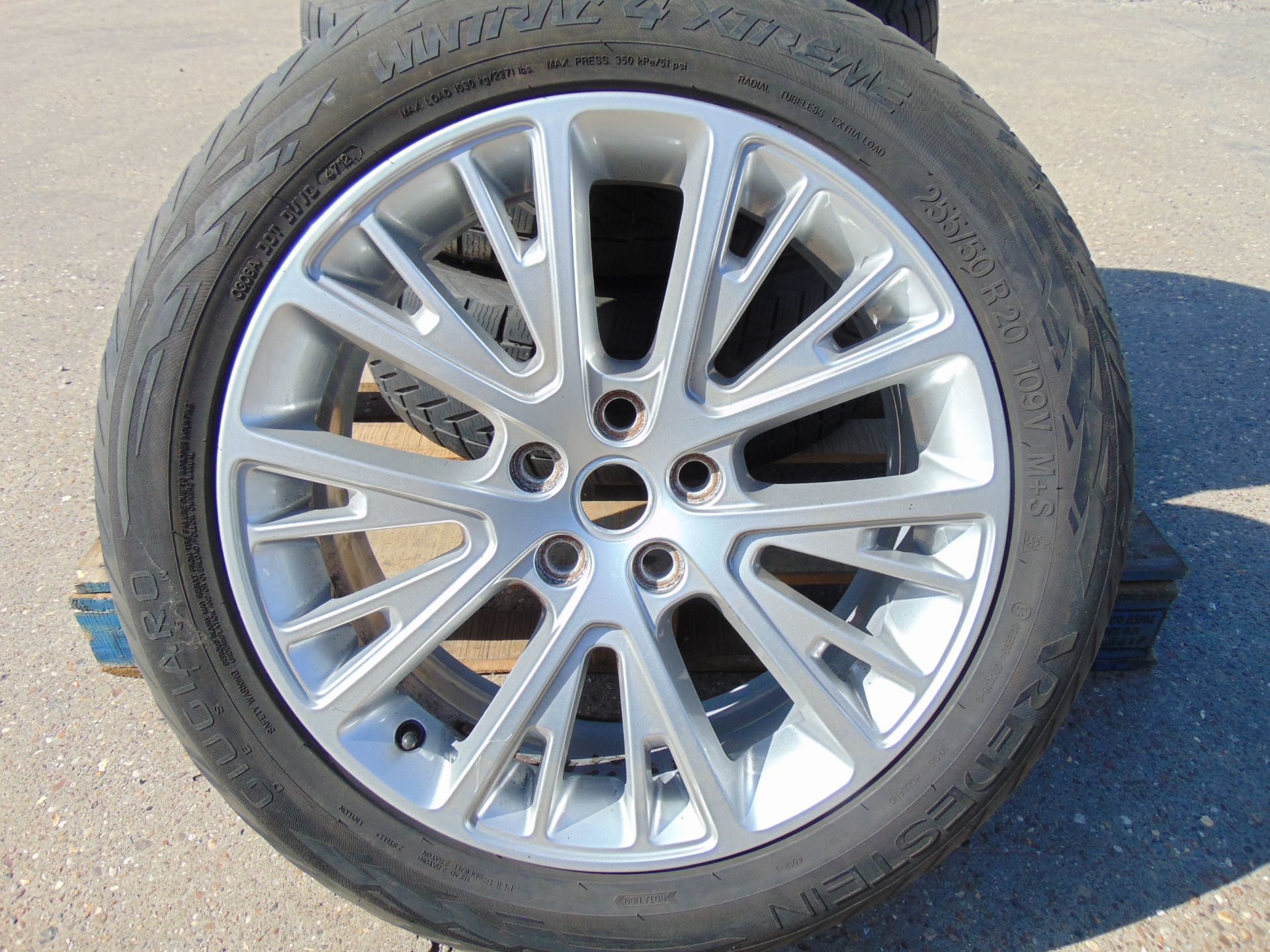 4 x Range Rover Alloy Wheels C/W Vredstein Wintrac 4 Xtreme 255/50 R20 Tyres - Image 5 of 8